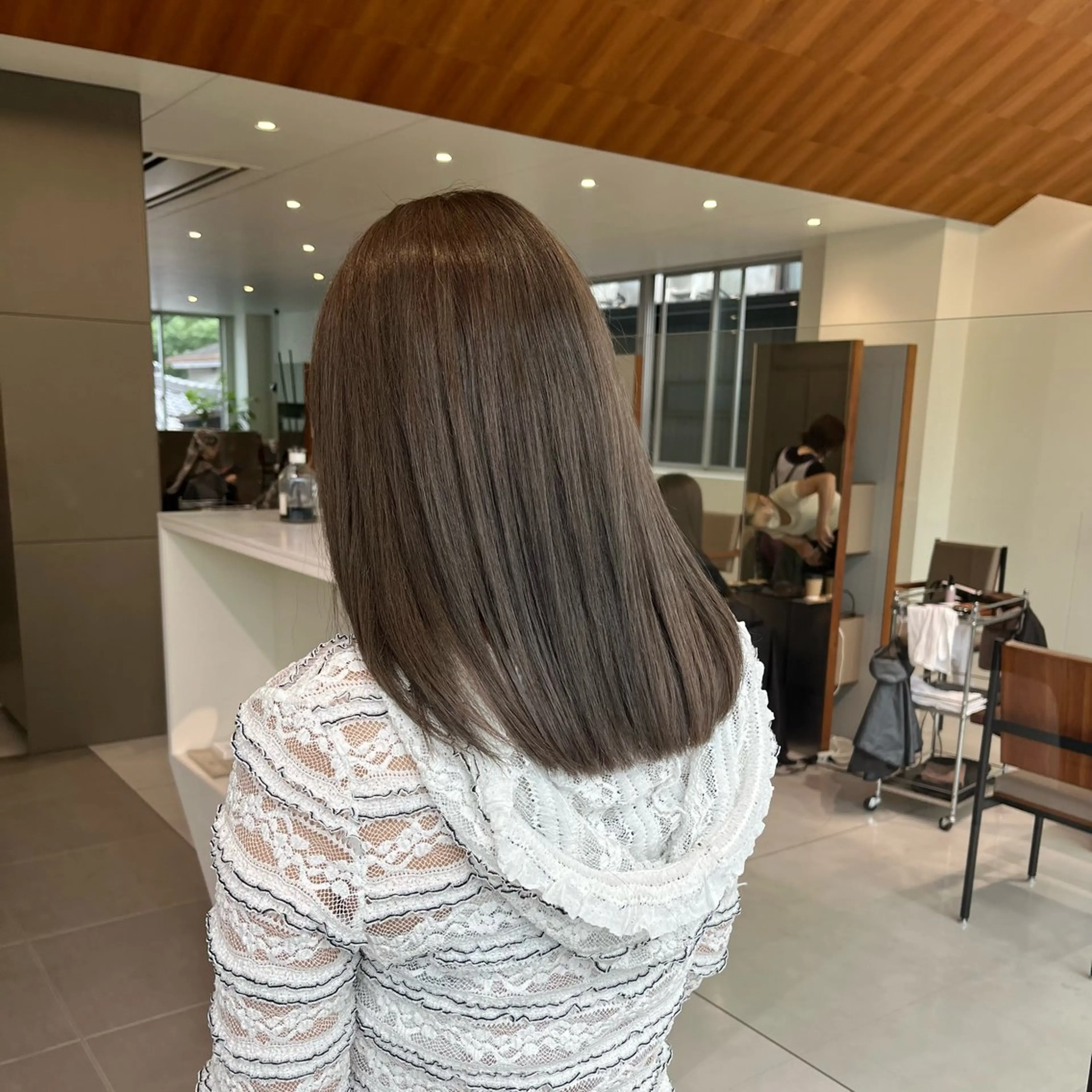 セミロング カラー ベージュカラー ブリーチ 透明感カラー ダブルカラー グレージュ ヘアカラー トリートメント ブリーチ/レイヤー 🌻Mutsumiのヘアスタイル