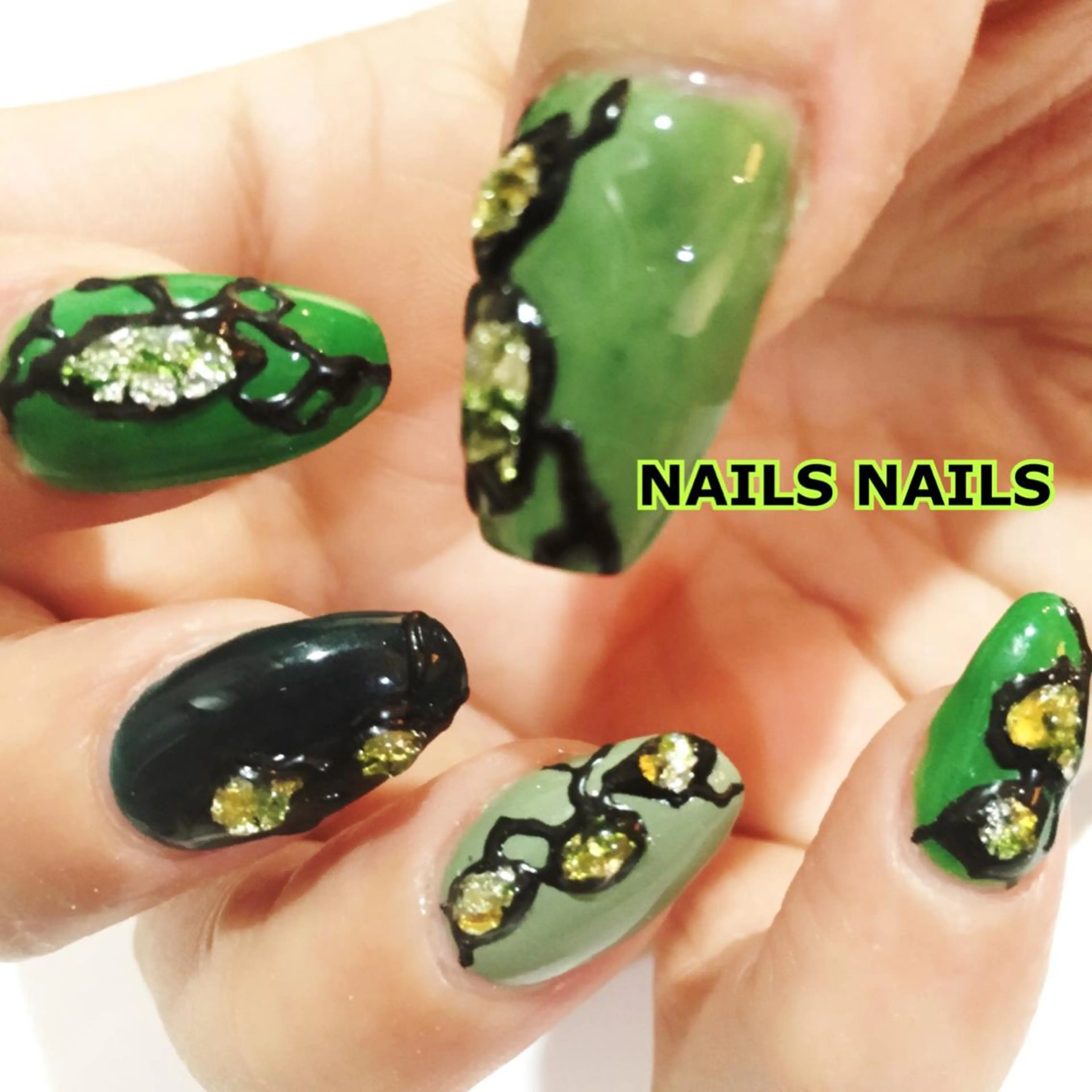 ネイル ジェルネイル グリーン NAILSNAILS ERIKAのネイルデザイン