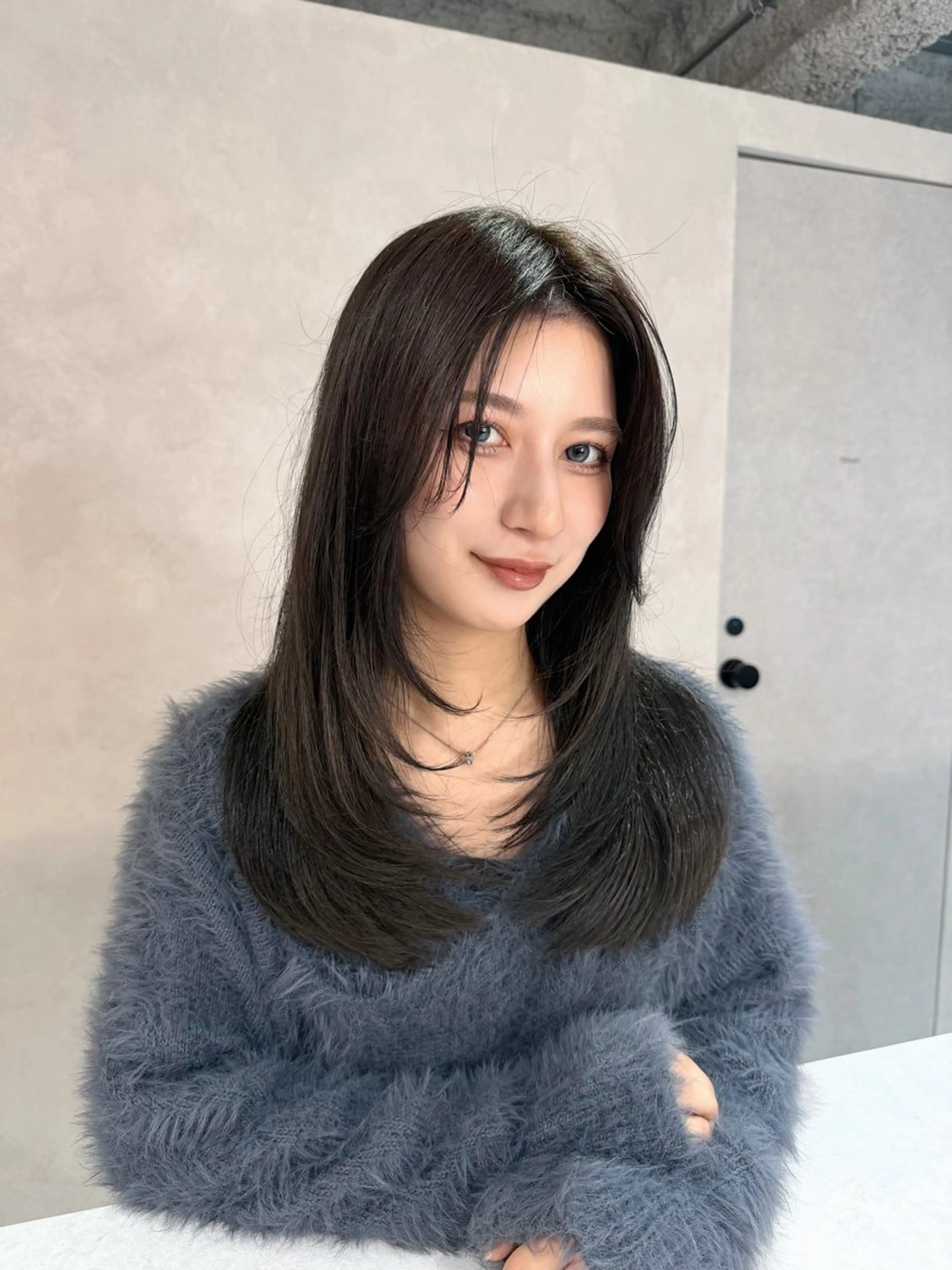 セミロング カラー ブリーチ 透明感カラー ダブルカラー ブリーチなしカラー 顔周りカット ヘアカラー 新島 涼のヘアスタイル
