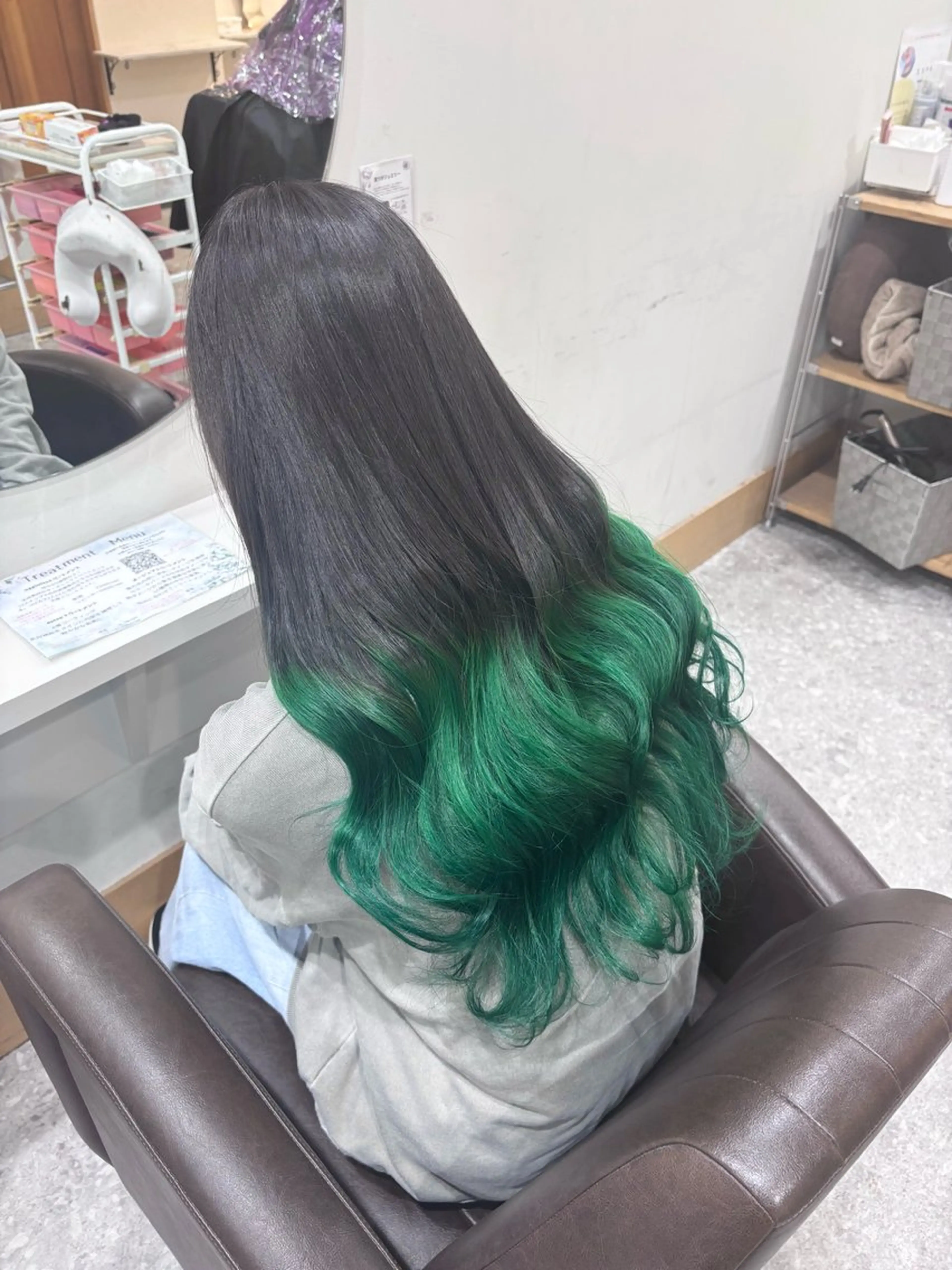 ロング カラー ヘアカラー トリートメント ヘッドスパ ブリーチ予約率90% 以上✨森山陽向のヘアスタイル