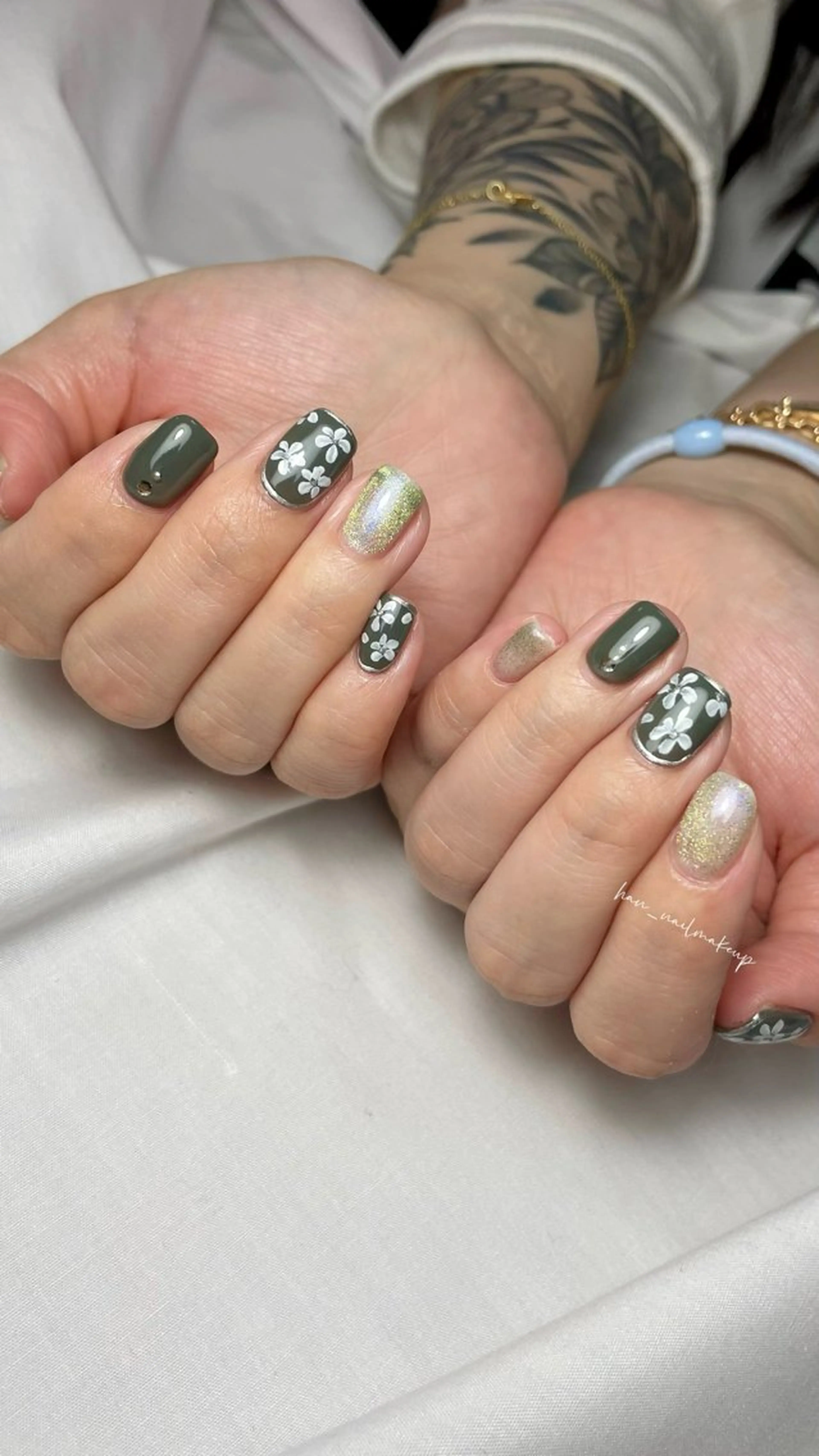 ネイル ゴージャス シンプルネイル ハンドネイル Han Nail 【y&m】のネイルデザイン