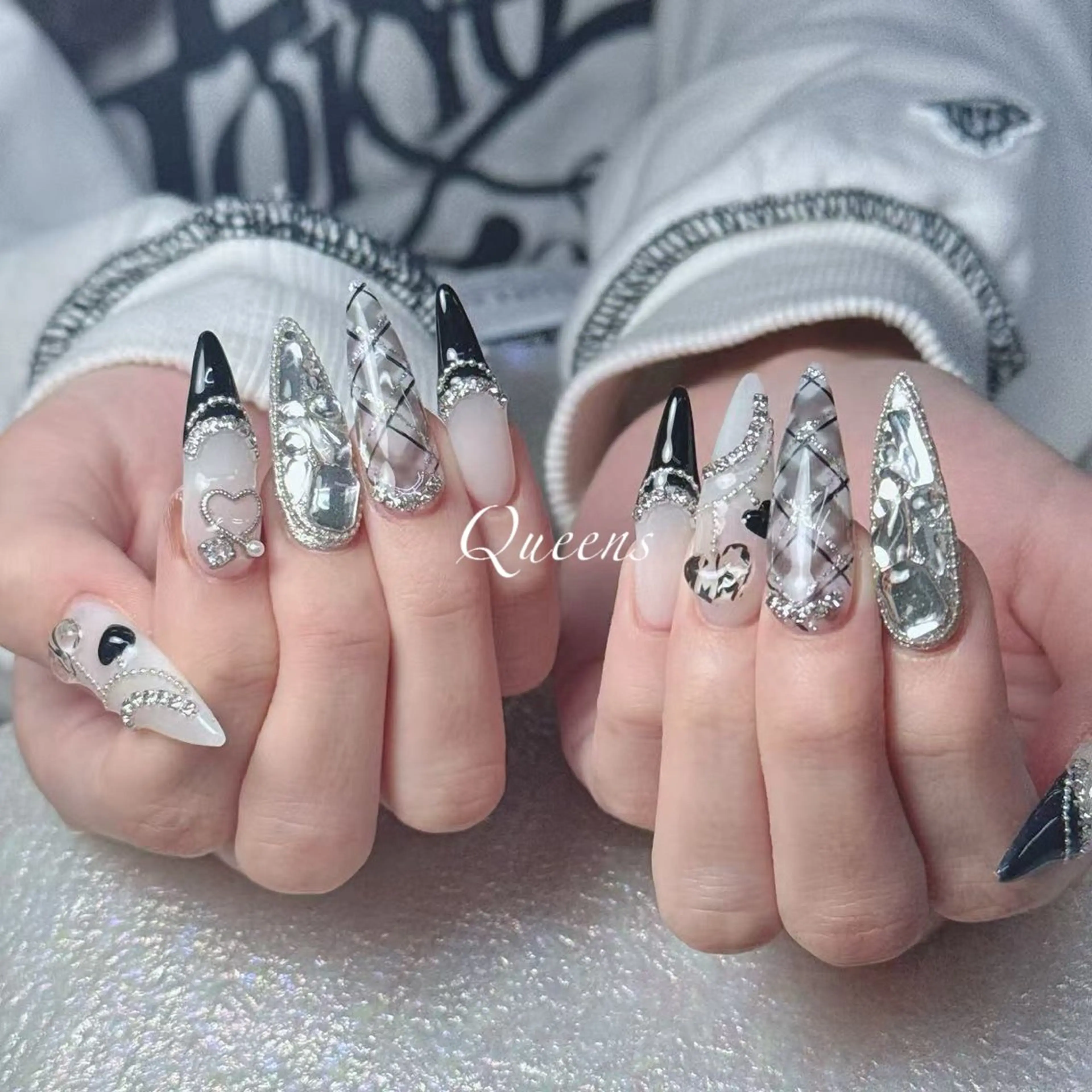 ネイル ハンドネイル Queens テイのネイルデザイン