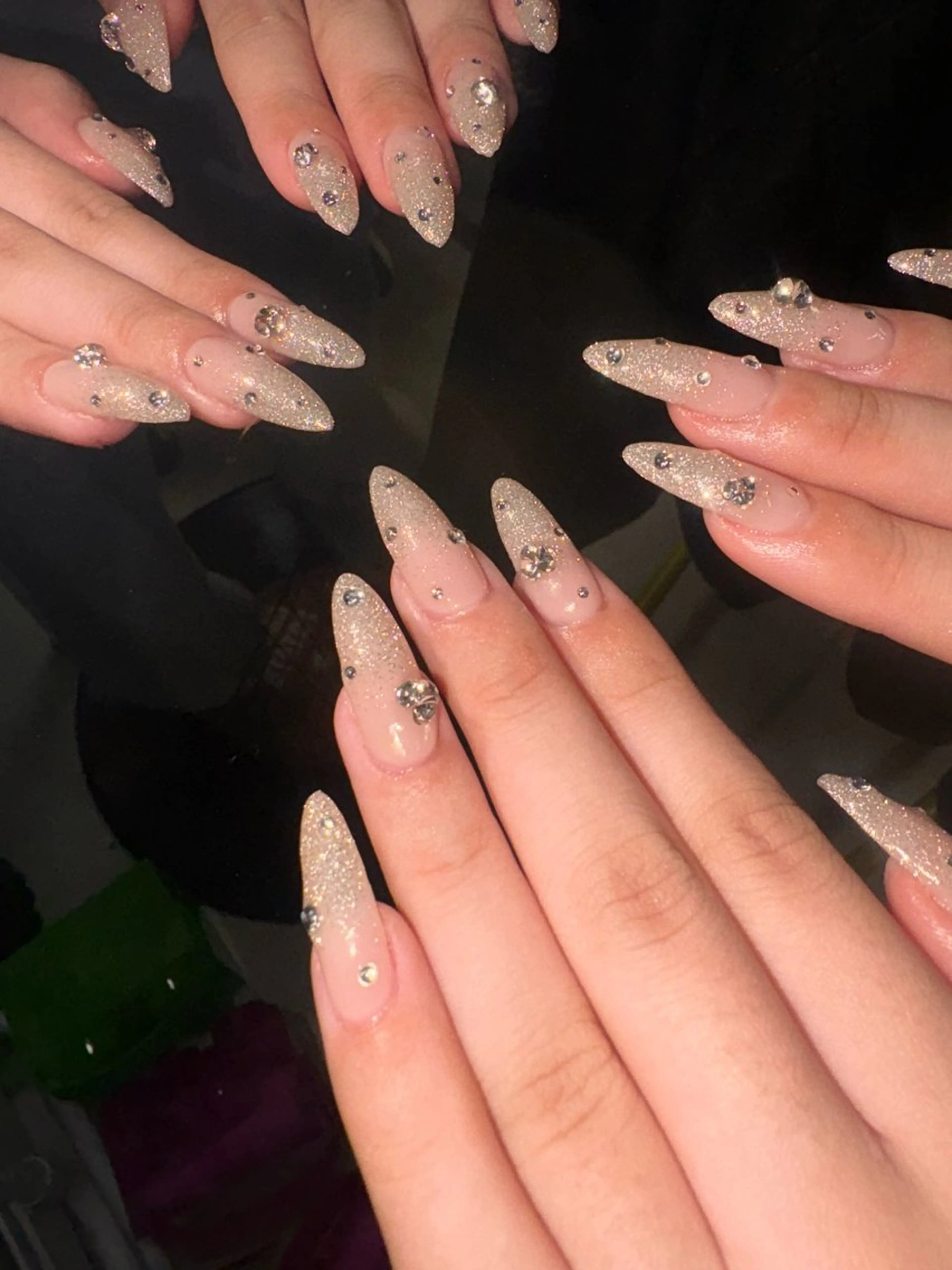 ネイル フラッシュネイル グラデーション ラメ(グリッター) ラメグラデーション ストーンネイル ハンドネイル 33nail✴️栄 スミレ❇️Gel-xのネイルデザイン