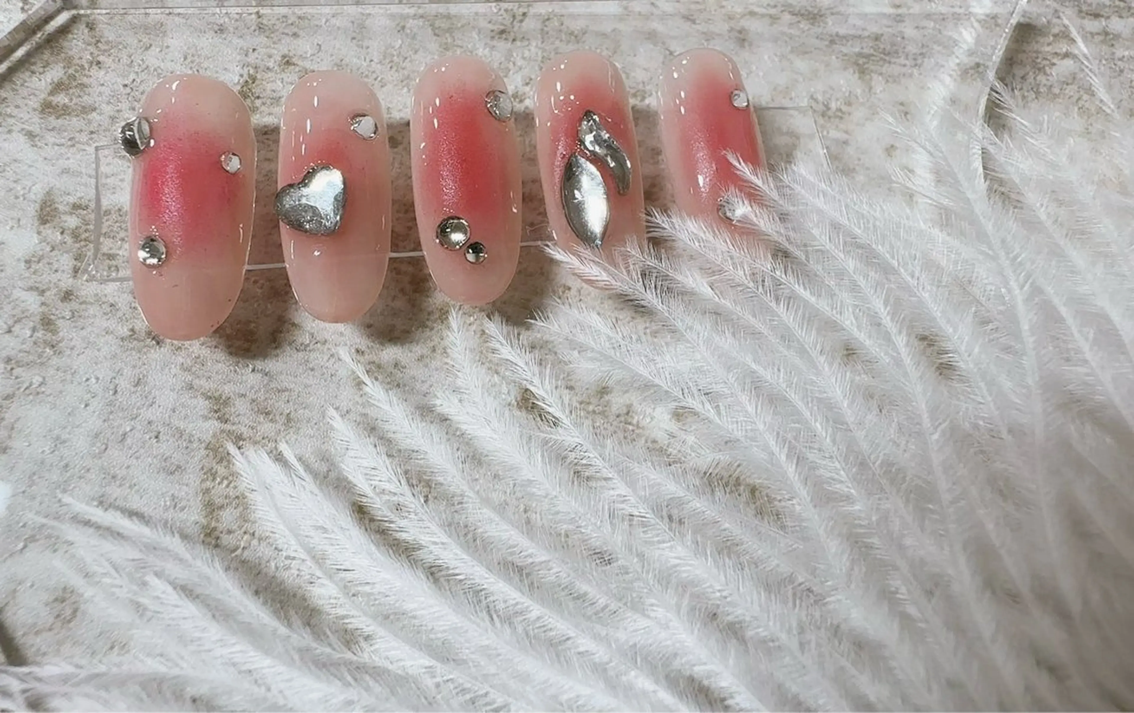 ネイル ストーンネイル T.Y nailのネイルデザイン