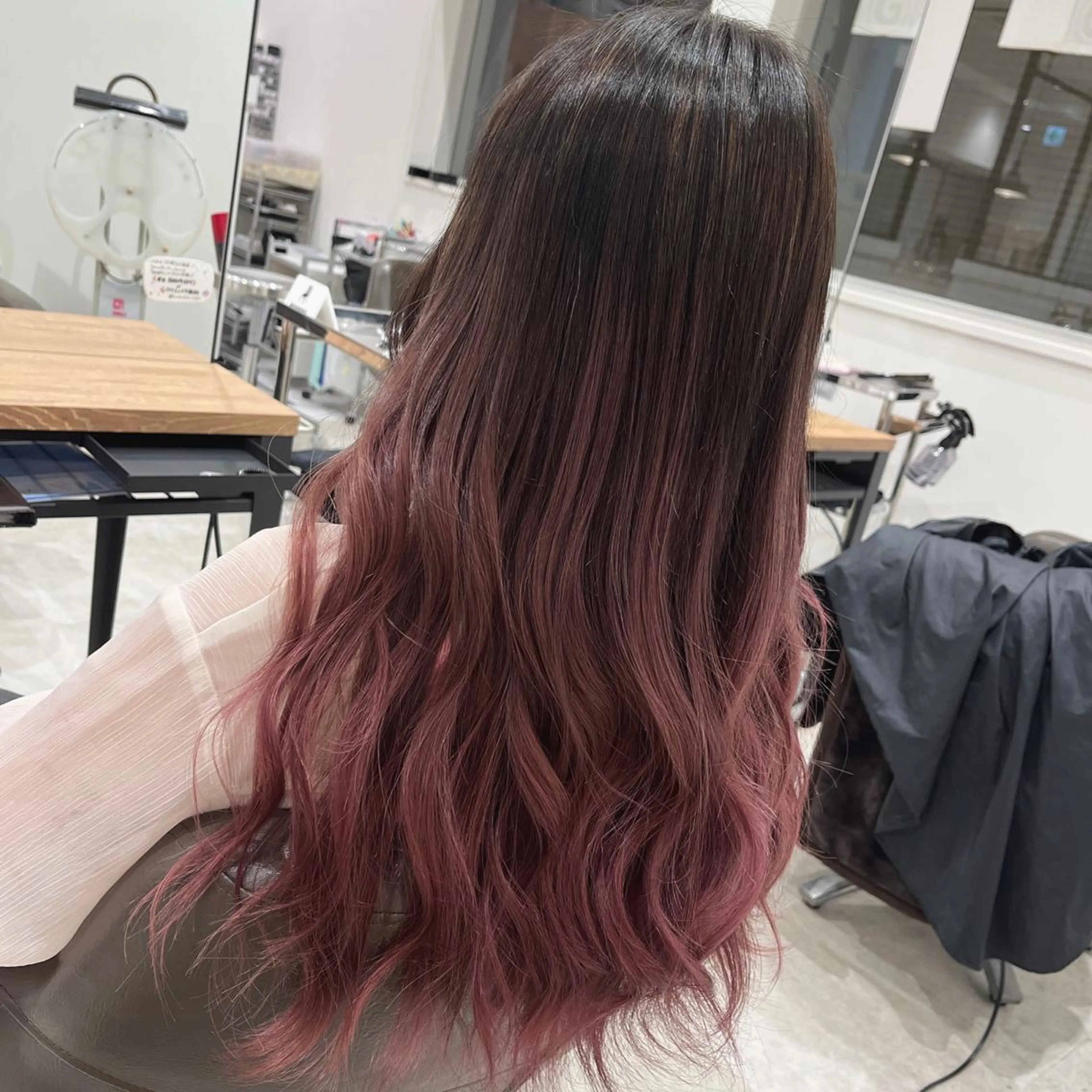 ロング カラー グラデーションカラー ピンクカラー lien ヒジリのヘアスタイル