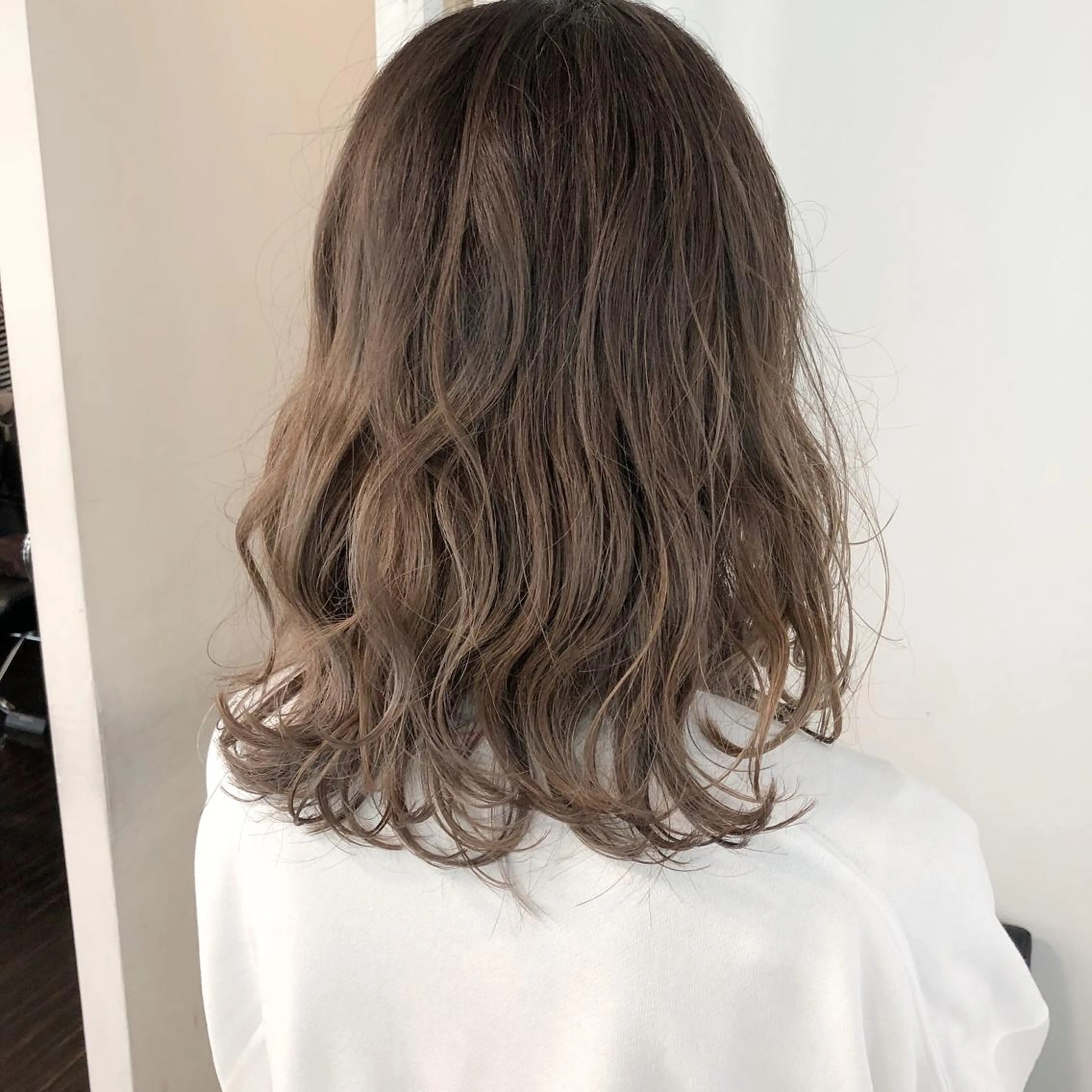 セミロング カラー 榎園 由美のヘアスタイル