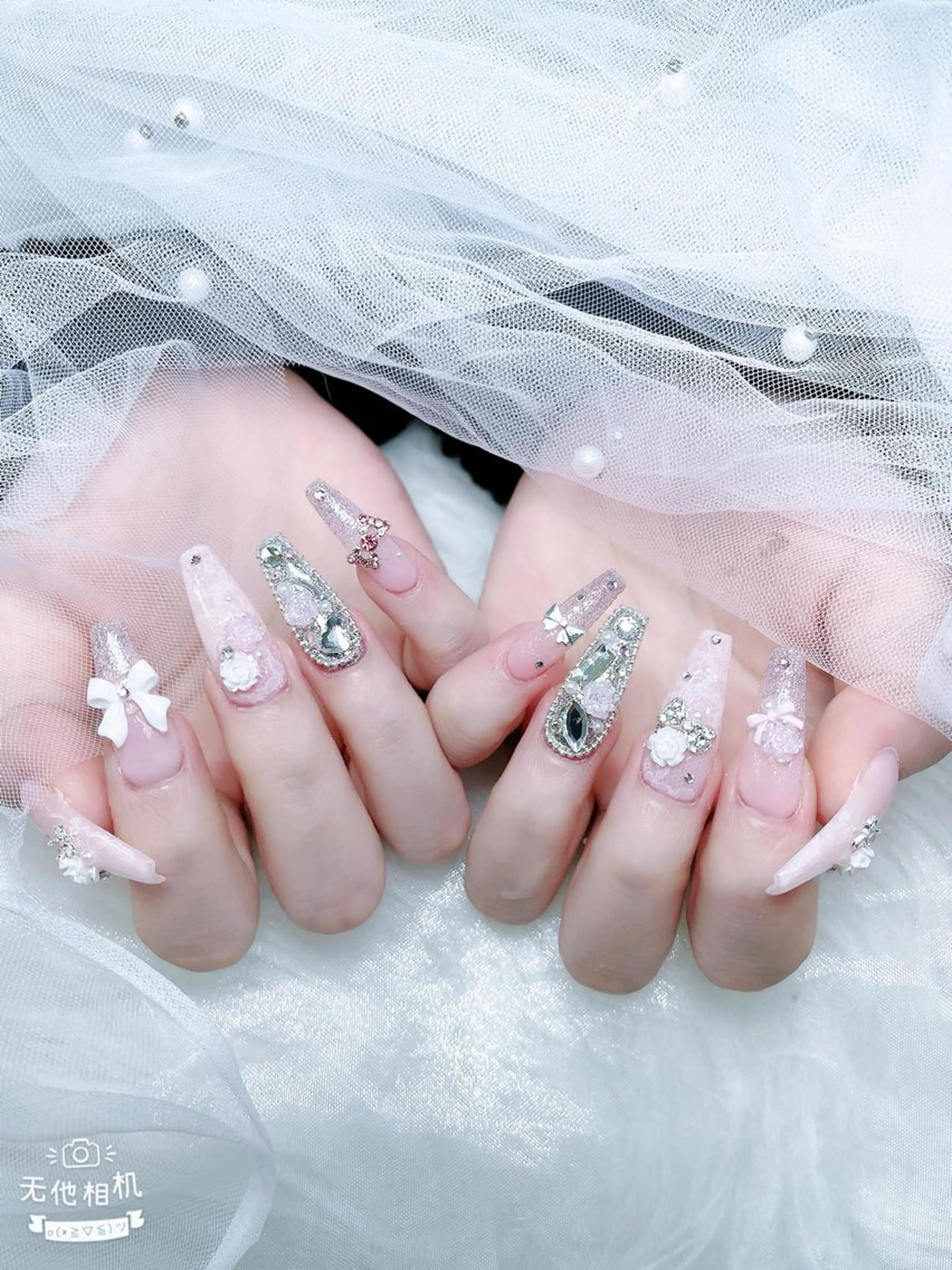 ネイル オーロラネイル クリアネイル フラッシュネイル ジェルネイル グラデーション ハンドネイル Amee Nailsalonのネイルデザイン