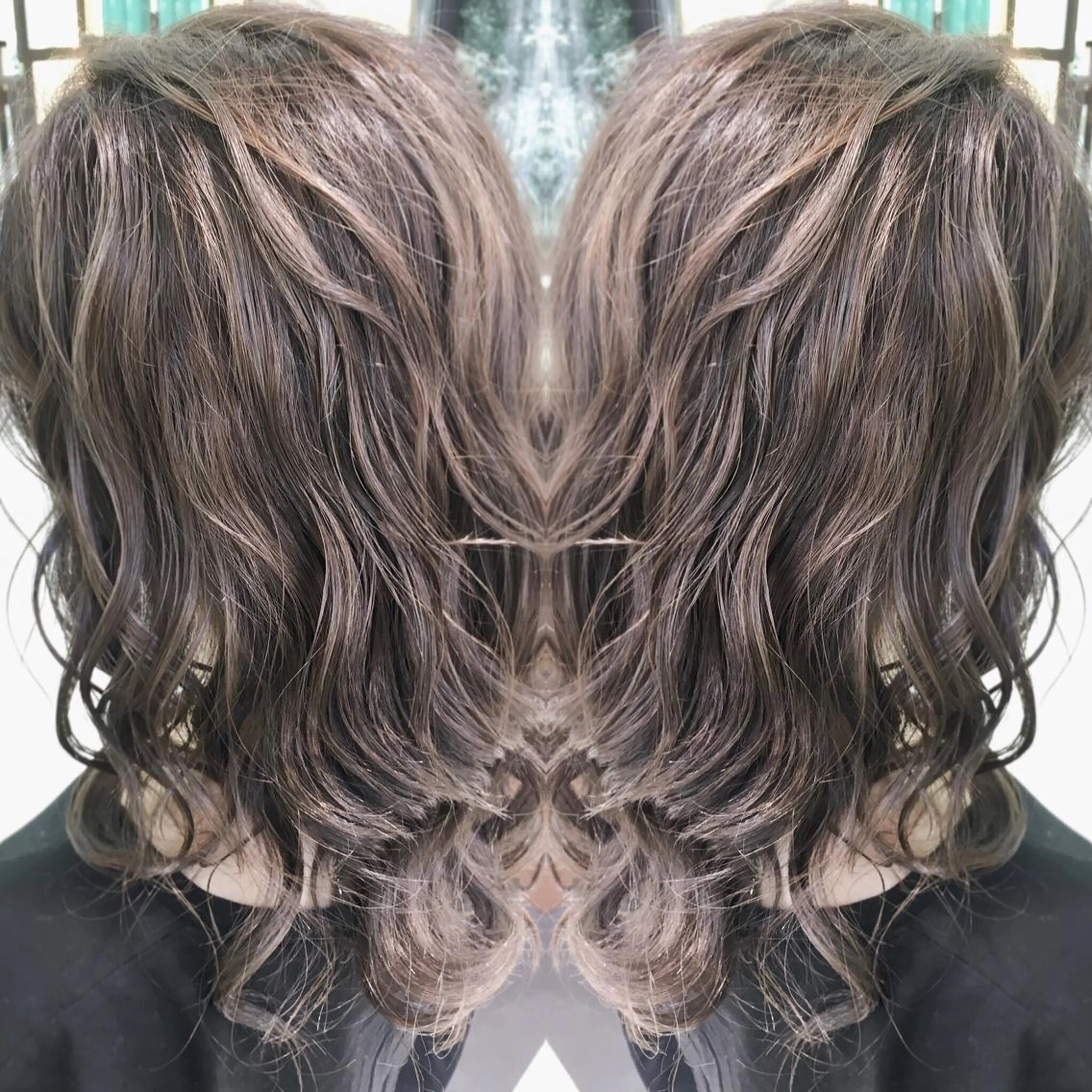 セミロング カラー ハイライトカラー ハイライト カット ヘアカラー N° jillva ♦️川端裕司♦️のヘアスタイル