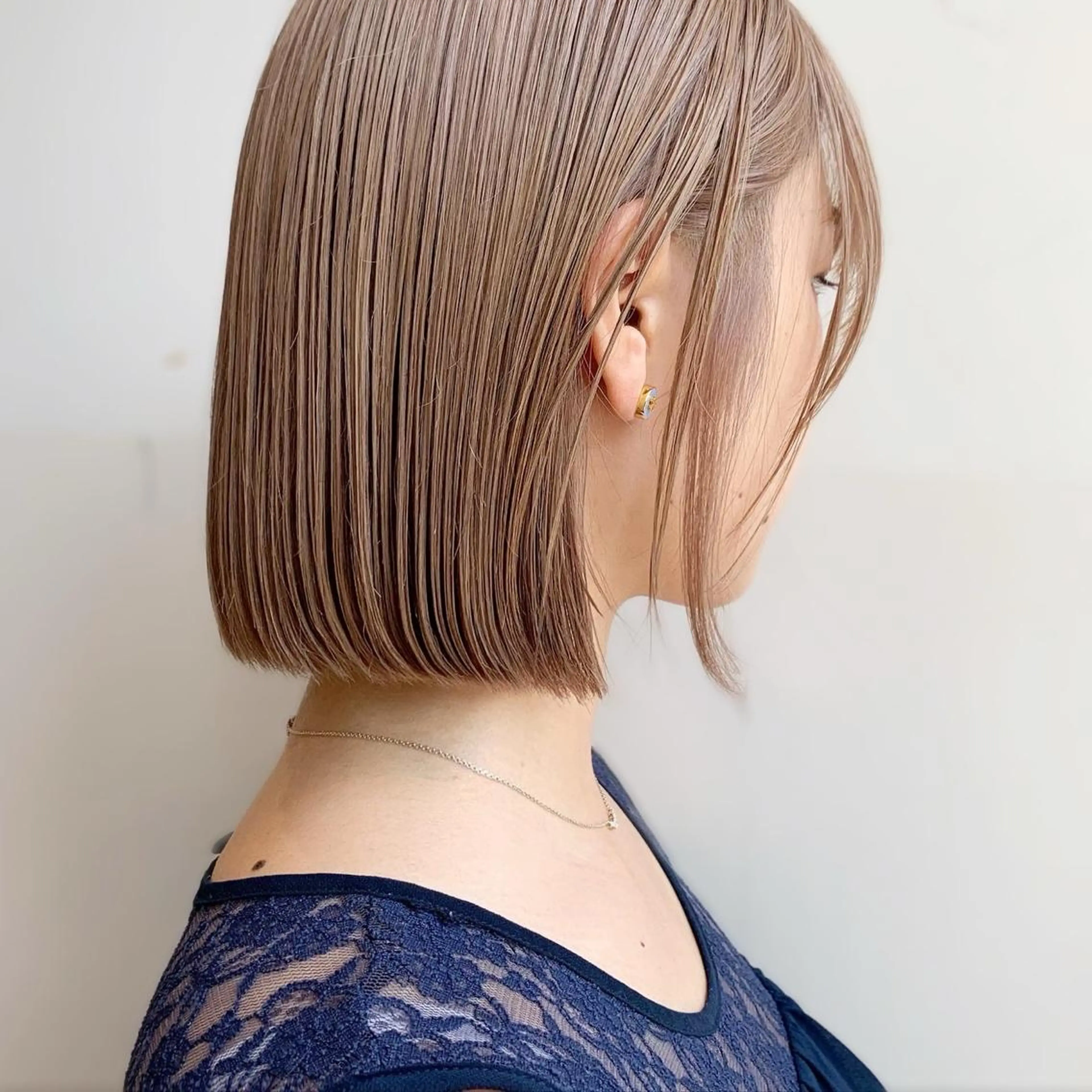 ミディアム カラー パーマ ヘアアレンジ ベージュカラー 透明感カラー グレージュ ボブ カット ヘアカラー トリートメント レイヤー専門家 ダブルカラー修のヘアスタイル