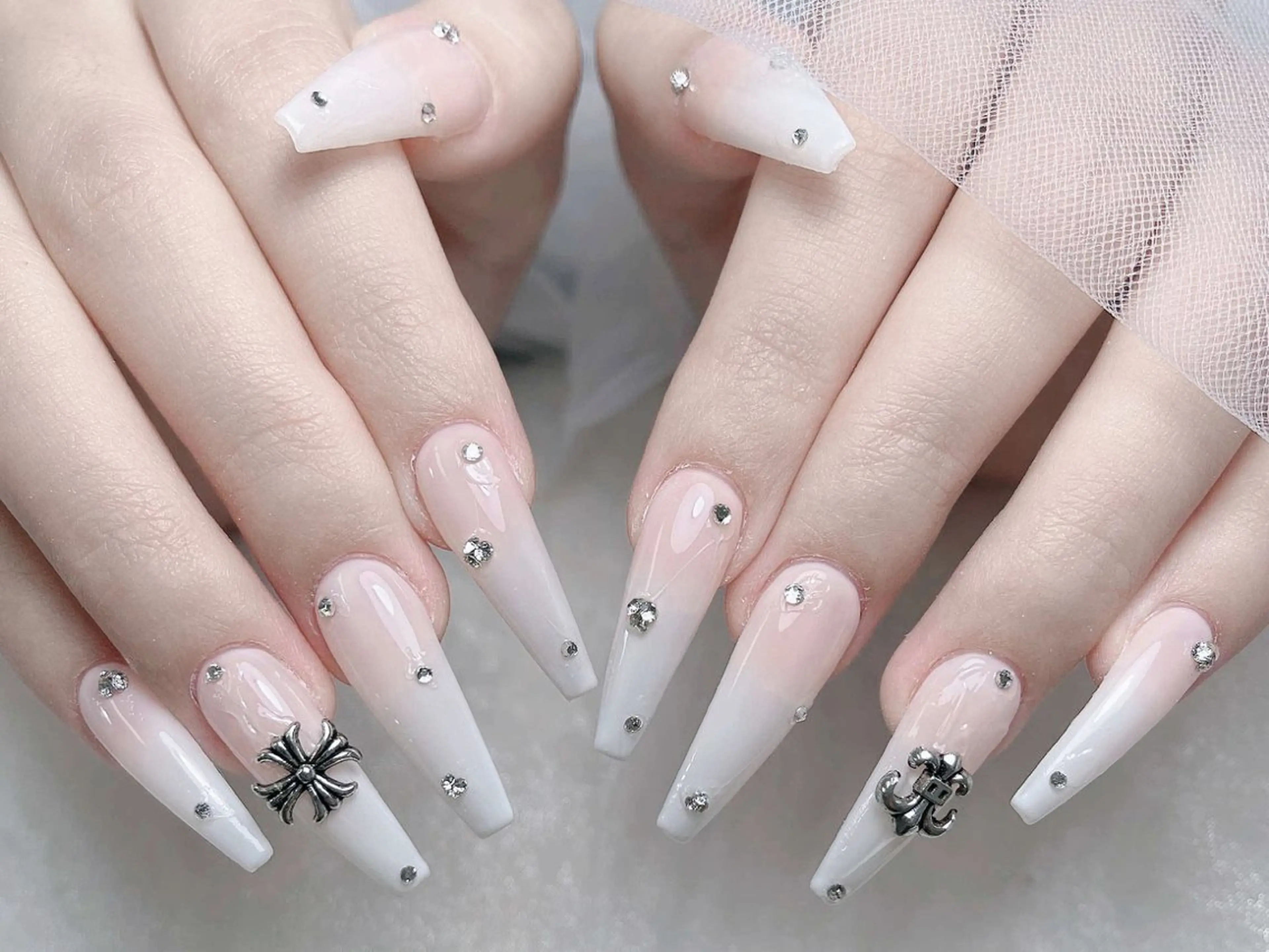 ネイル キラキラネイル スカルプネイル ハンドネイル MoMoA Nail ネイル長さ出し専門店のネイルデザイン