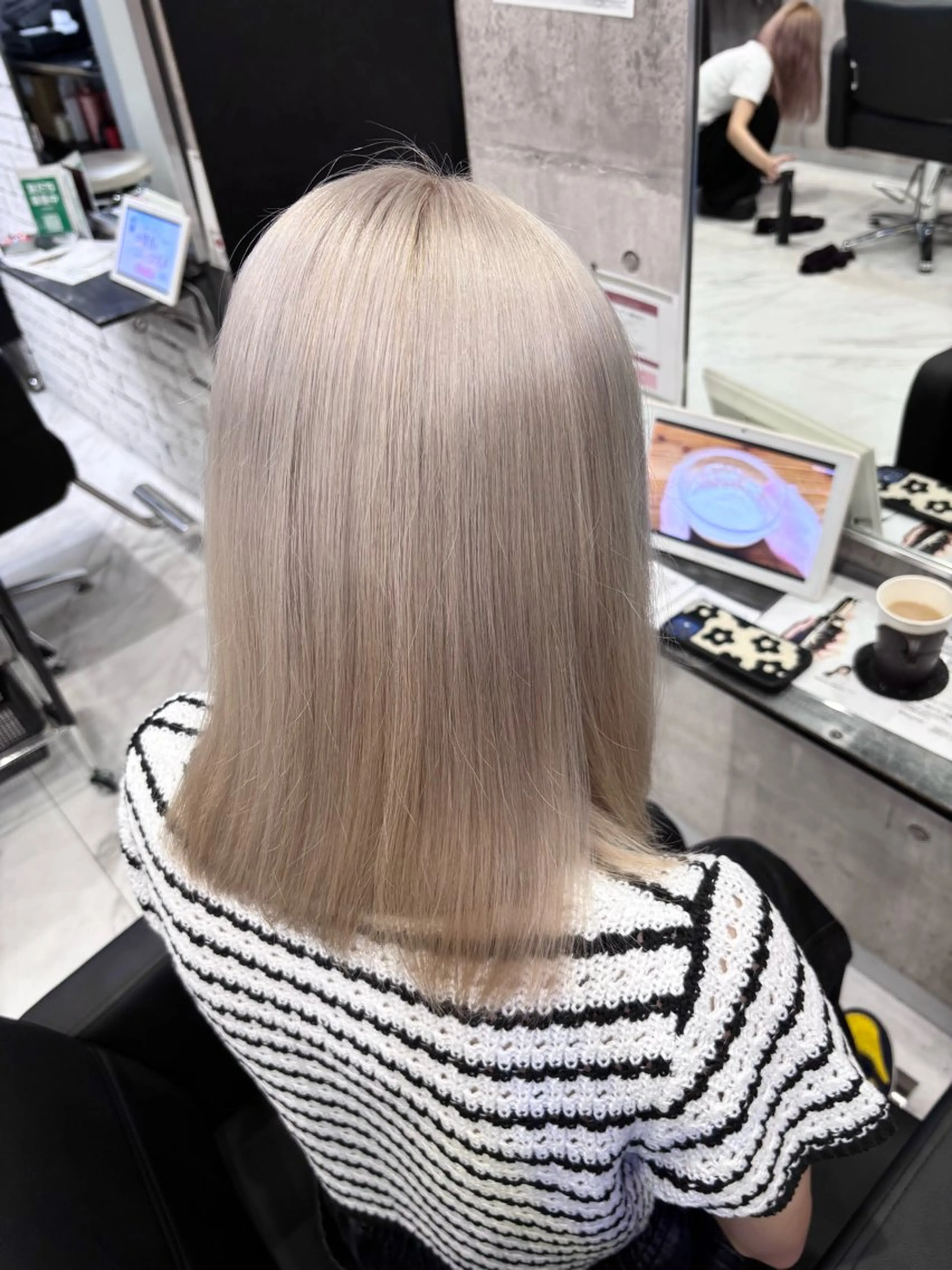 『🌈ハイトーン目指すならコレ🌈』トリプルカラー＋サラサラトリートメント💫（ブリーチ2回＋全体カラー）の写真