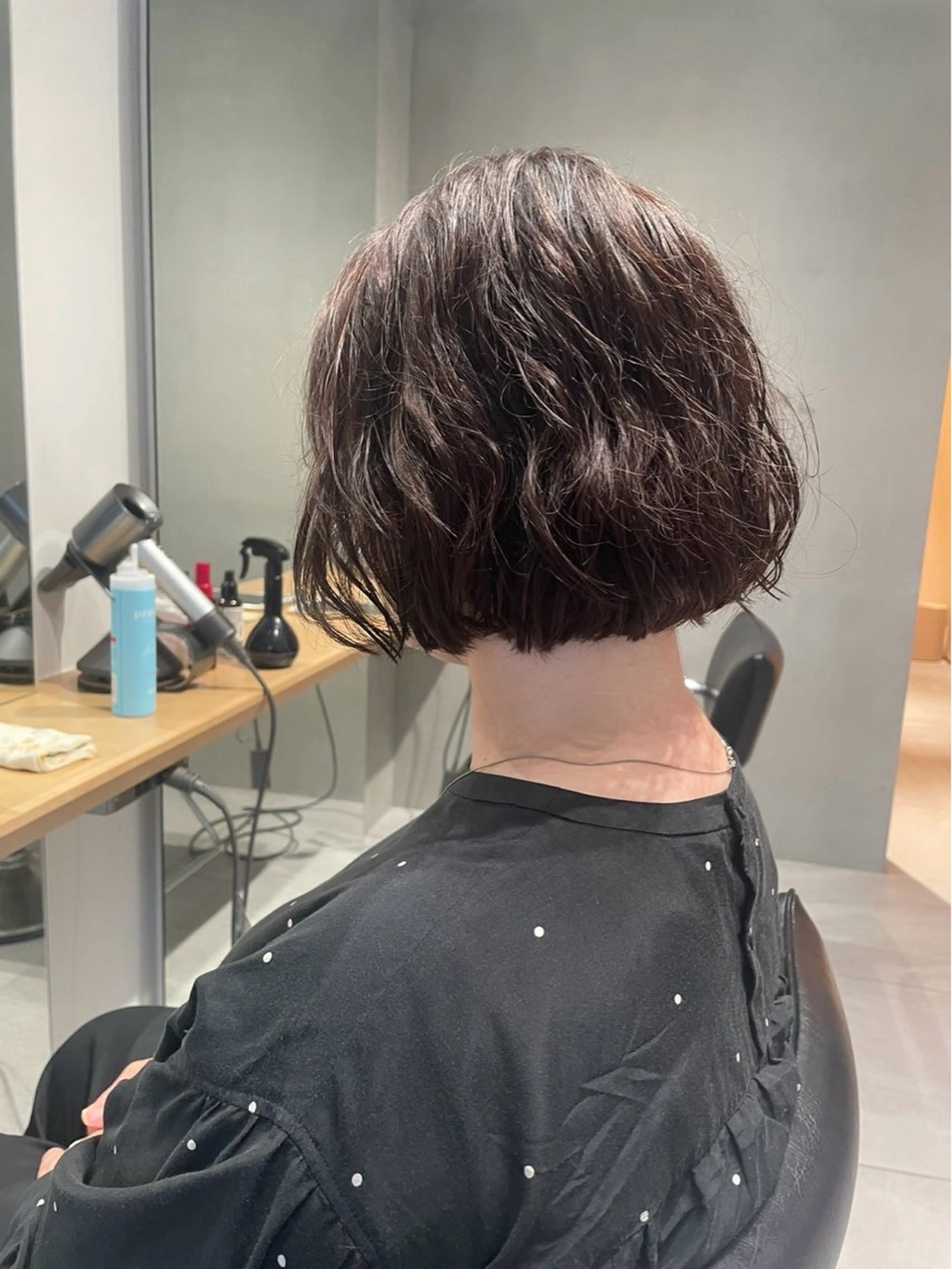 ミディアム パーマ 暗髪🐈‍⬛艶髪☔︎ 愛弥のヘアスタイル