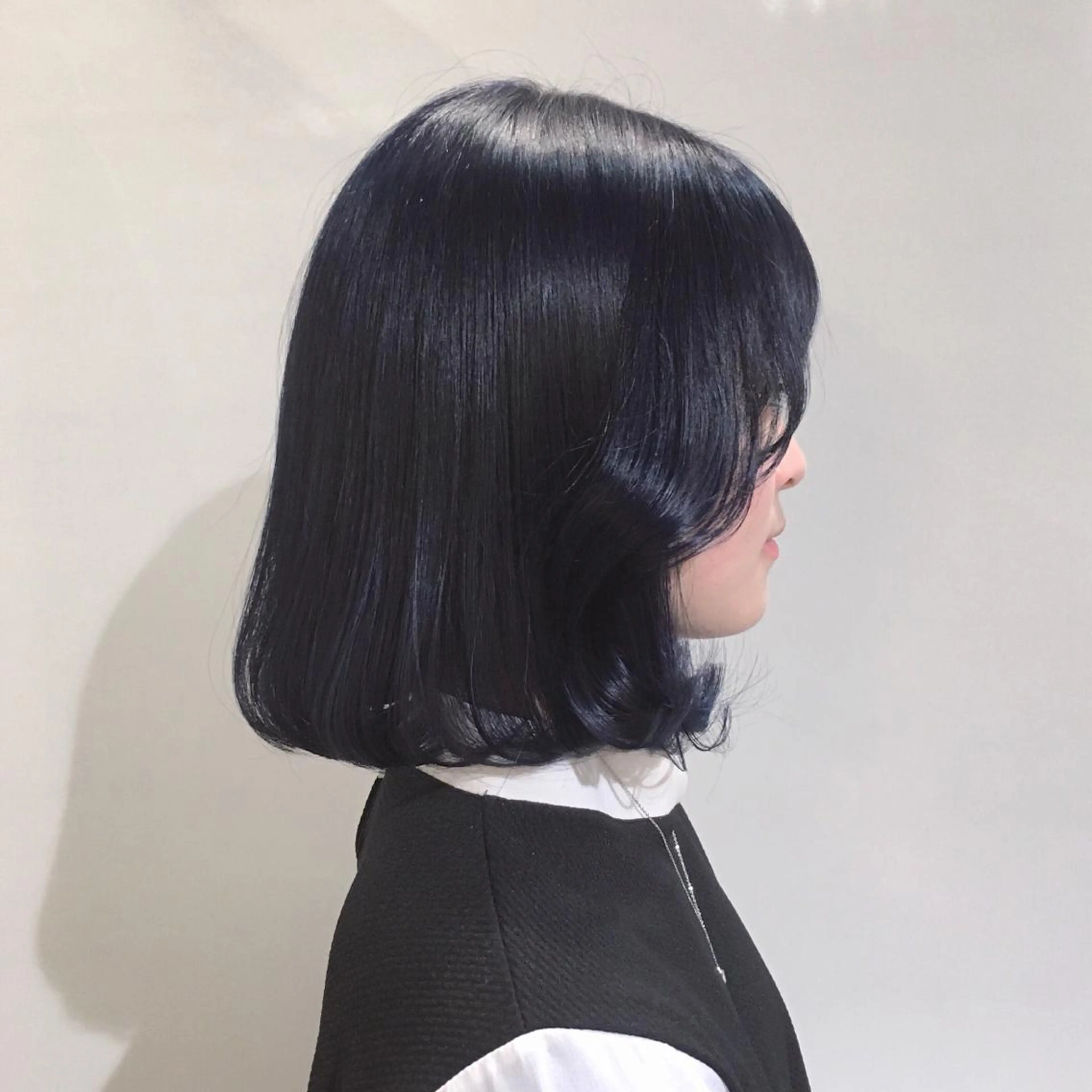 ミディアム カラー ヘアアレンジ ネイビーカラー As hair所属・柔らか垢抜けｶﾗｰと ｶｯﾄ🫧ASUKAのヘアスタイル