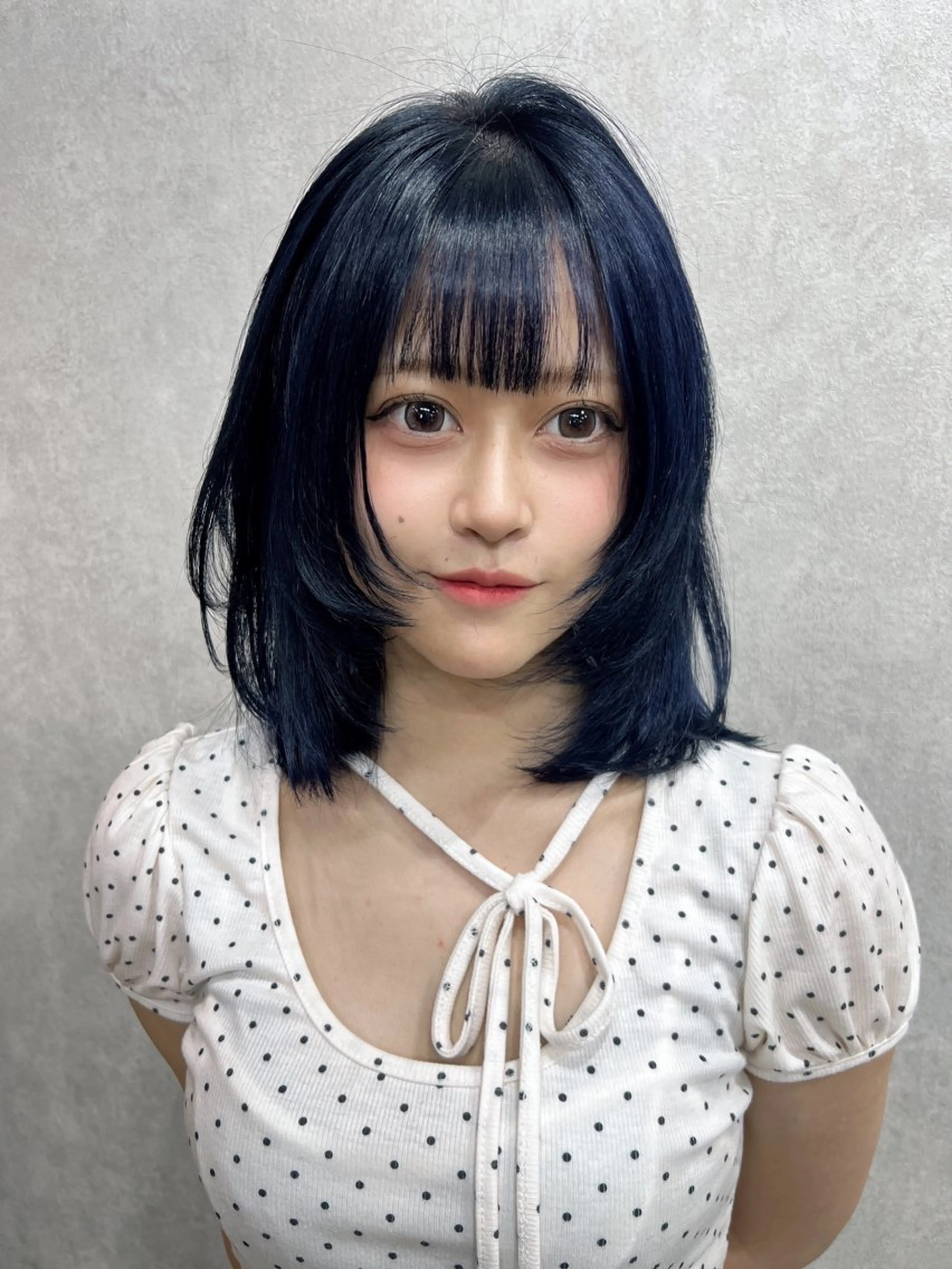 ミディアム カット ヘアカラー トリートメント maya レイヤーカットのヘアスタイル