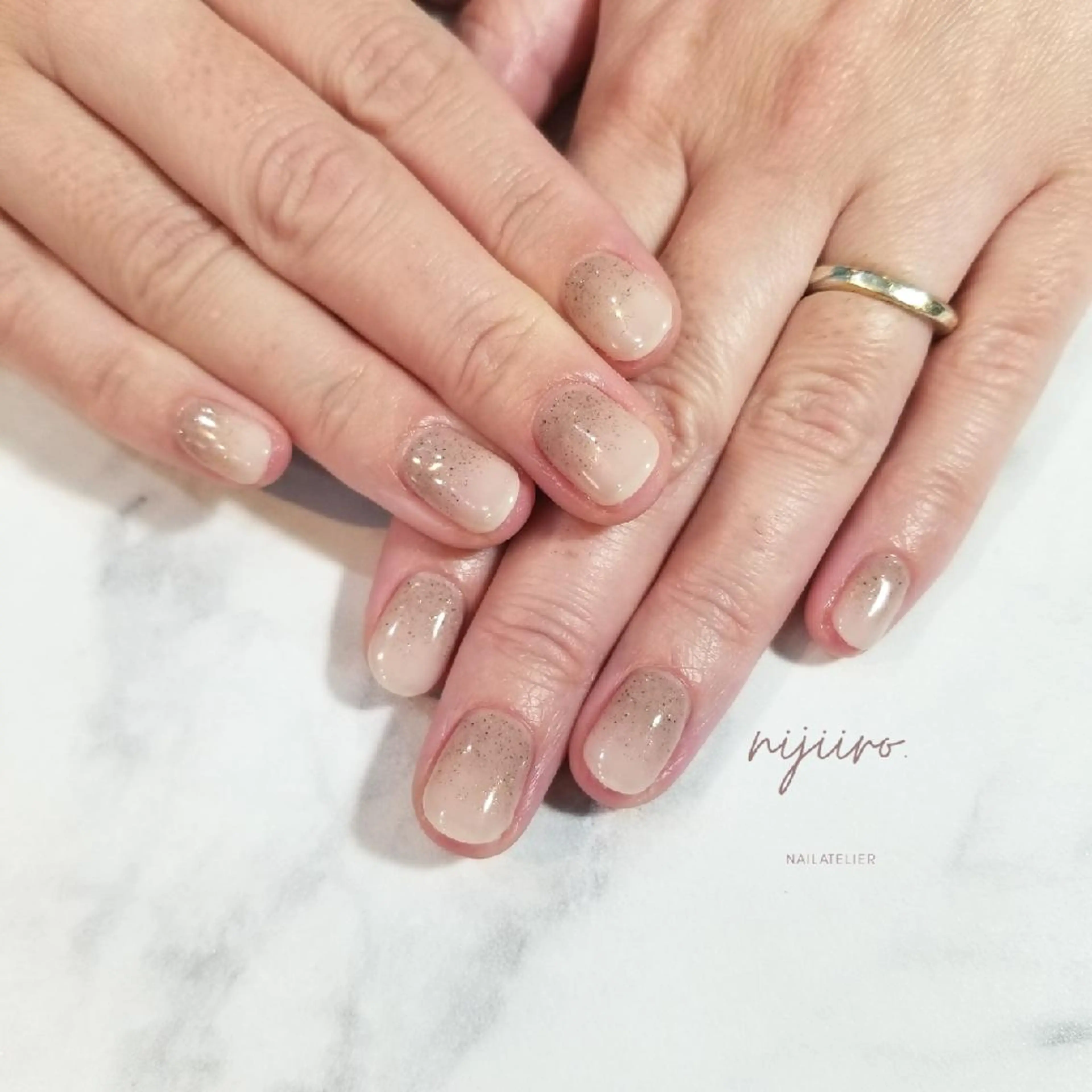 ネイル グラデーション ハンドネイル nailatelier nijiiro.所属・nijiiro🌈 サトウのネイルデザイン