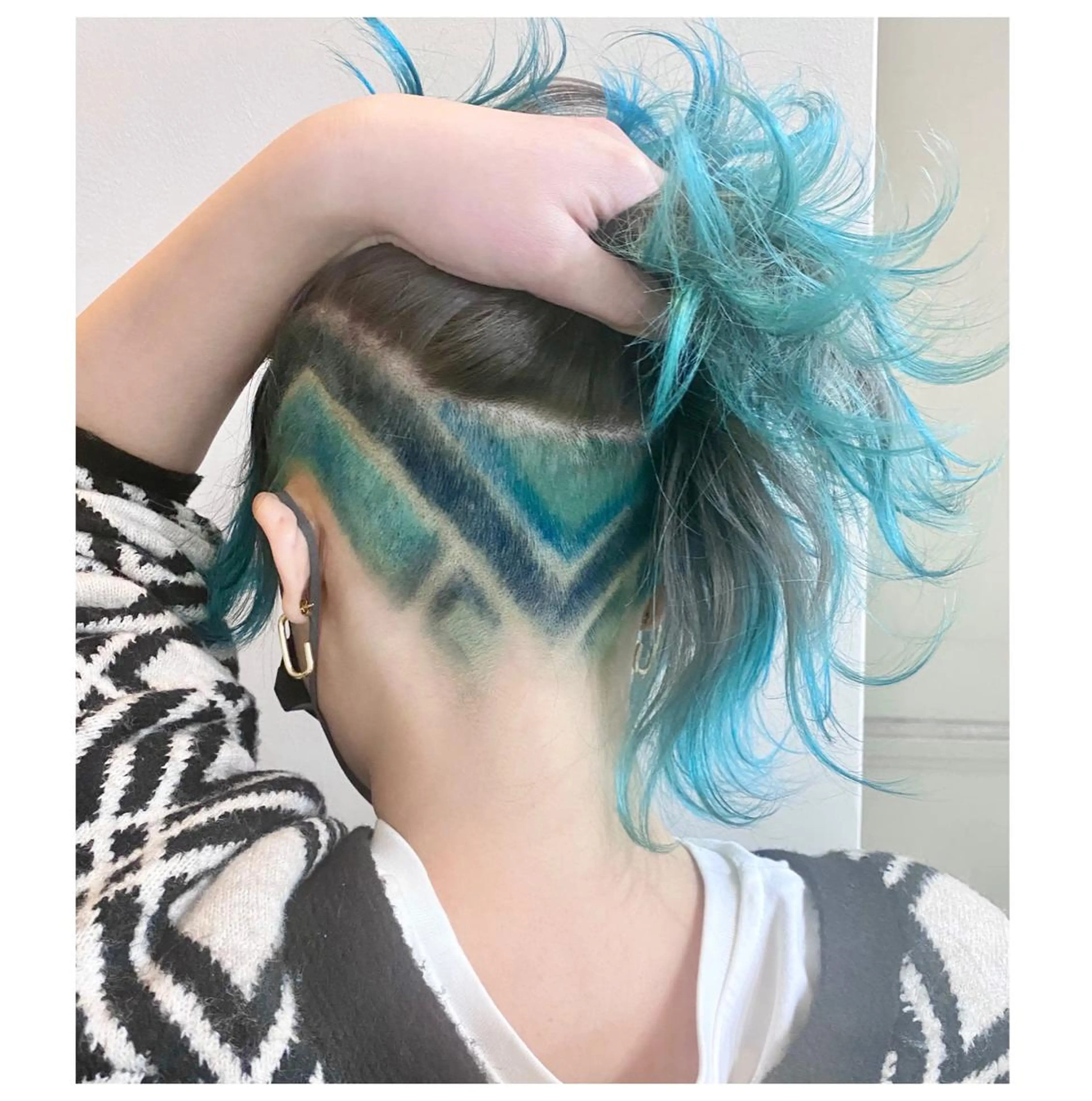 ショート カラー GARU-ガル-所属・TSUNO🦖 派手髪/オタク美容師のヘアスタイル