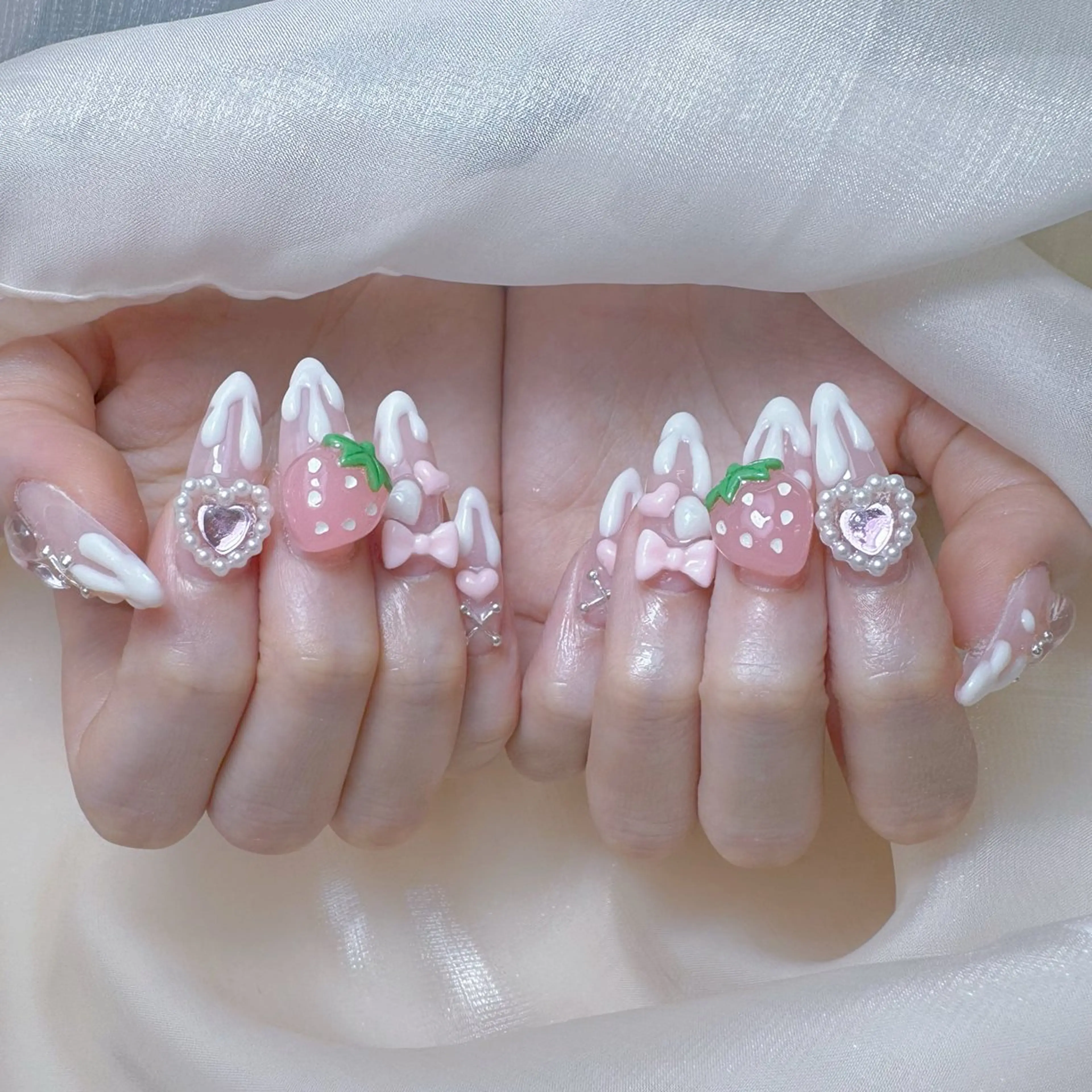 ネイル チークネイル ガーリー キラキラネイル 韓国ネイル リボン ハンドネイル NailPrincess所属・princess スカルプ専門店のネイルデザイン
