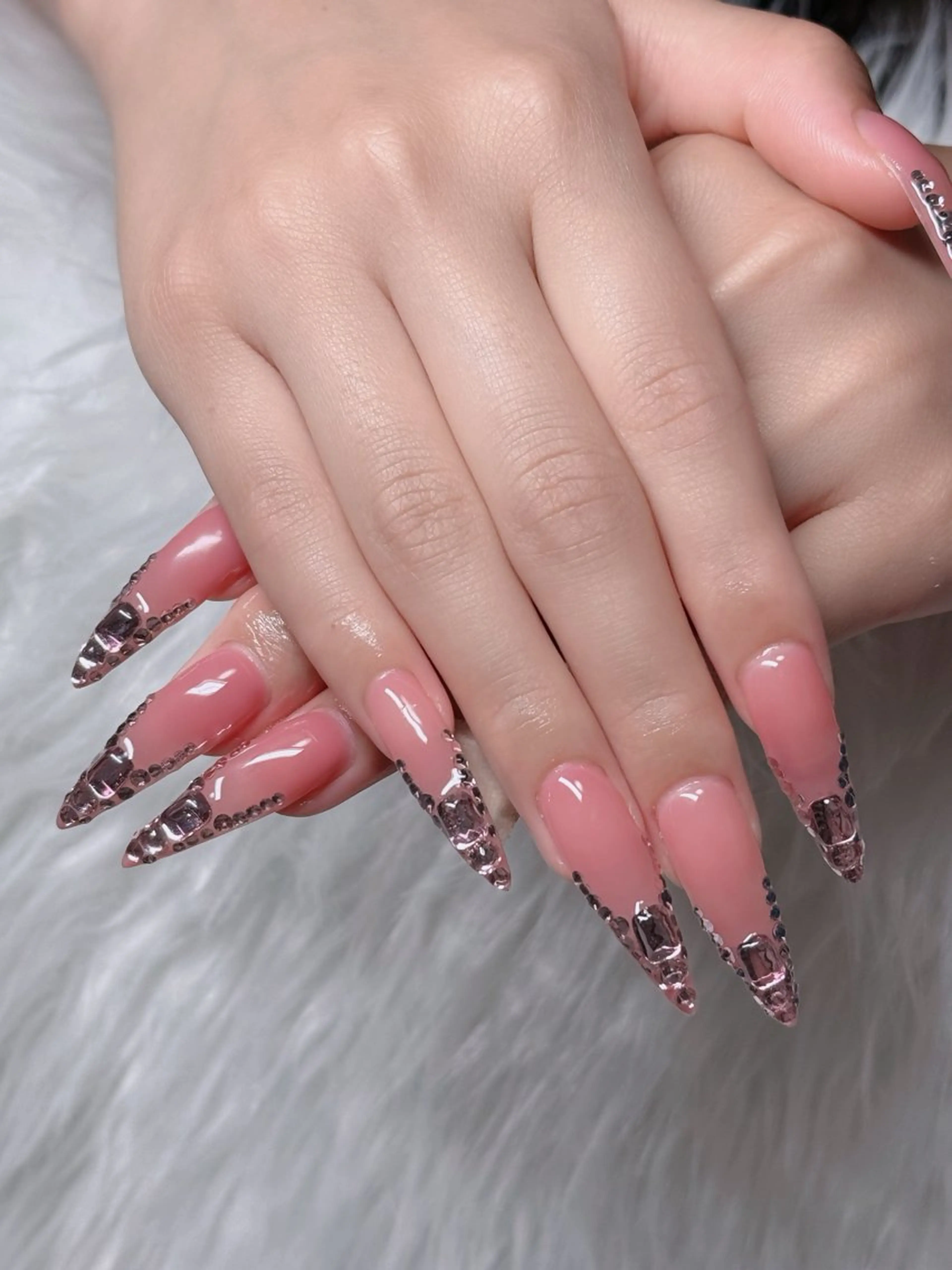 ネイル フレンチネイル ジェルネイル ガラスフレンチ ハロウィン ハート H.baby Nail Salonのネイルデザイン