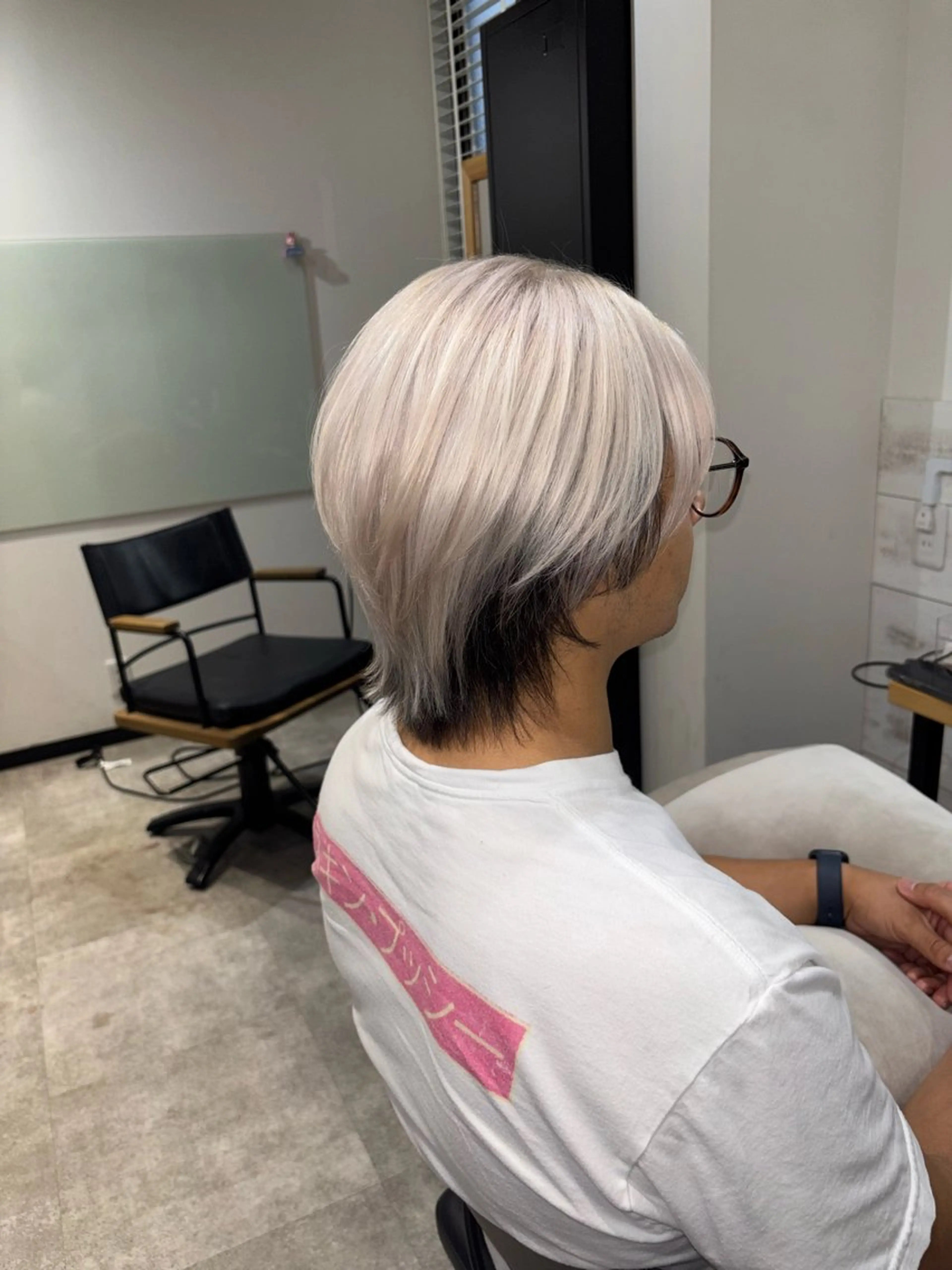 セミロング カラー メンズ メンズブリーチ ブリーチ ブロンド ホワイトブロンド トリートメント カット ヘアカラー トリートメント LOG/所属・なりたいを叶えます！ 出口 紗依のヘアスタイル