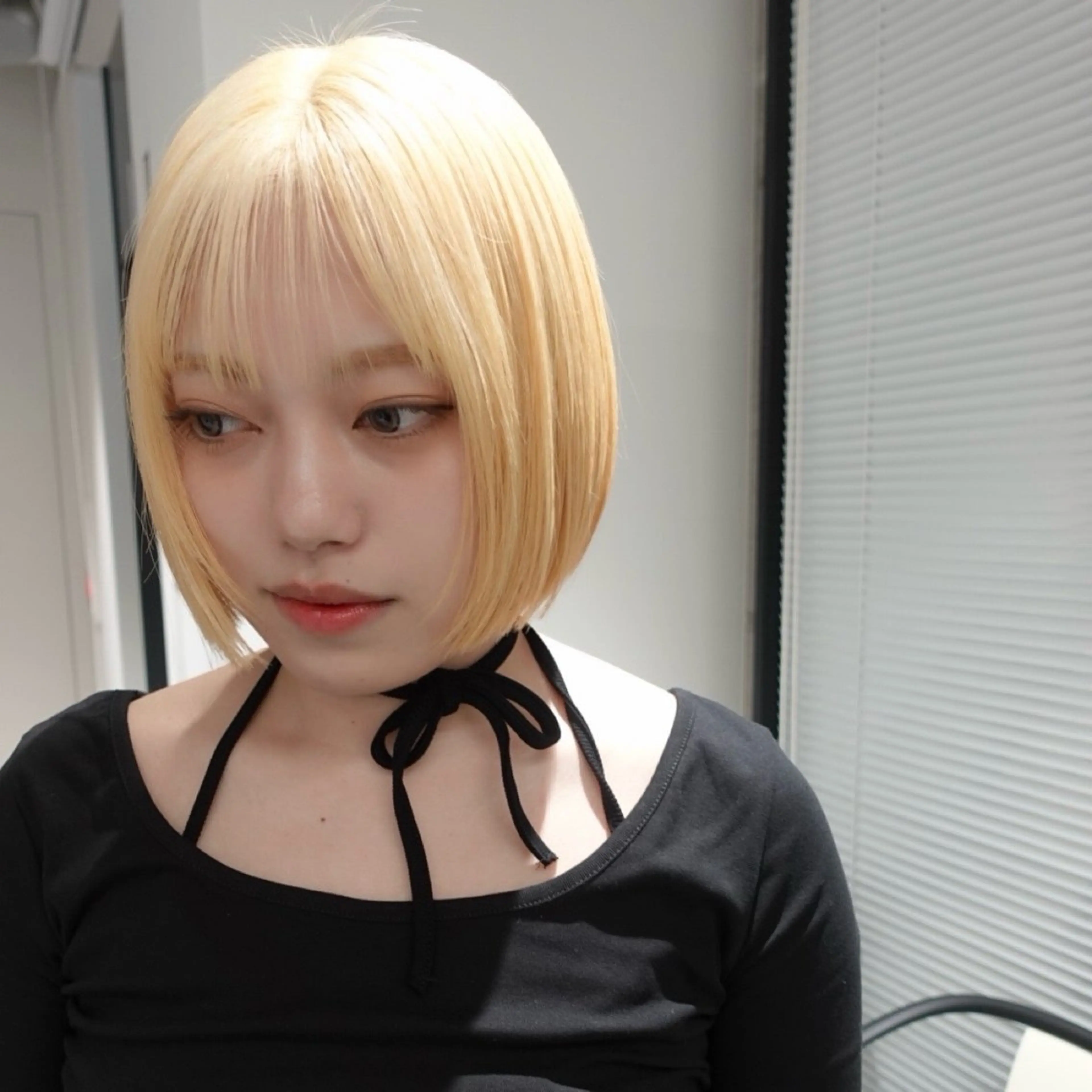 ショート カラー ヘアアレンジ ブリーチ 抜きっぱなしブロンド ブロンド ボブ カット ヘアカラー 🌐サトウ リョウ🌐のヘアスタイル