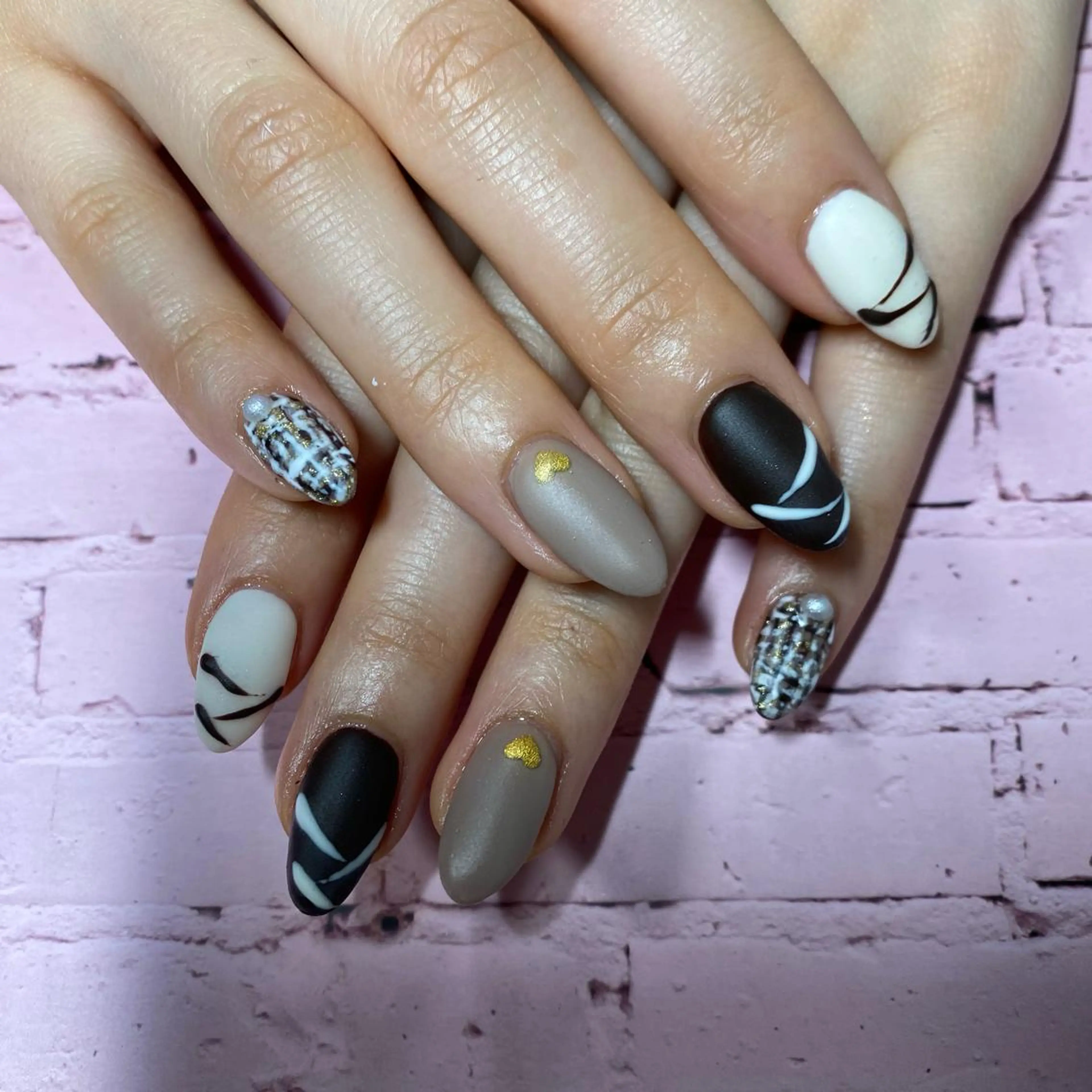 ネイル バレンタイン ハンドネイル 古川 真理枝のネイルデザイン