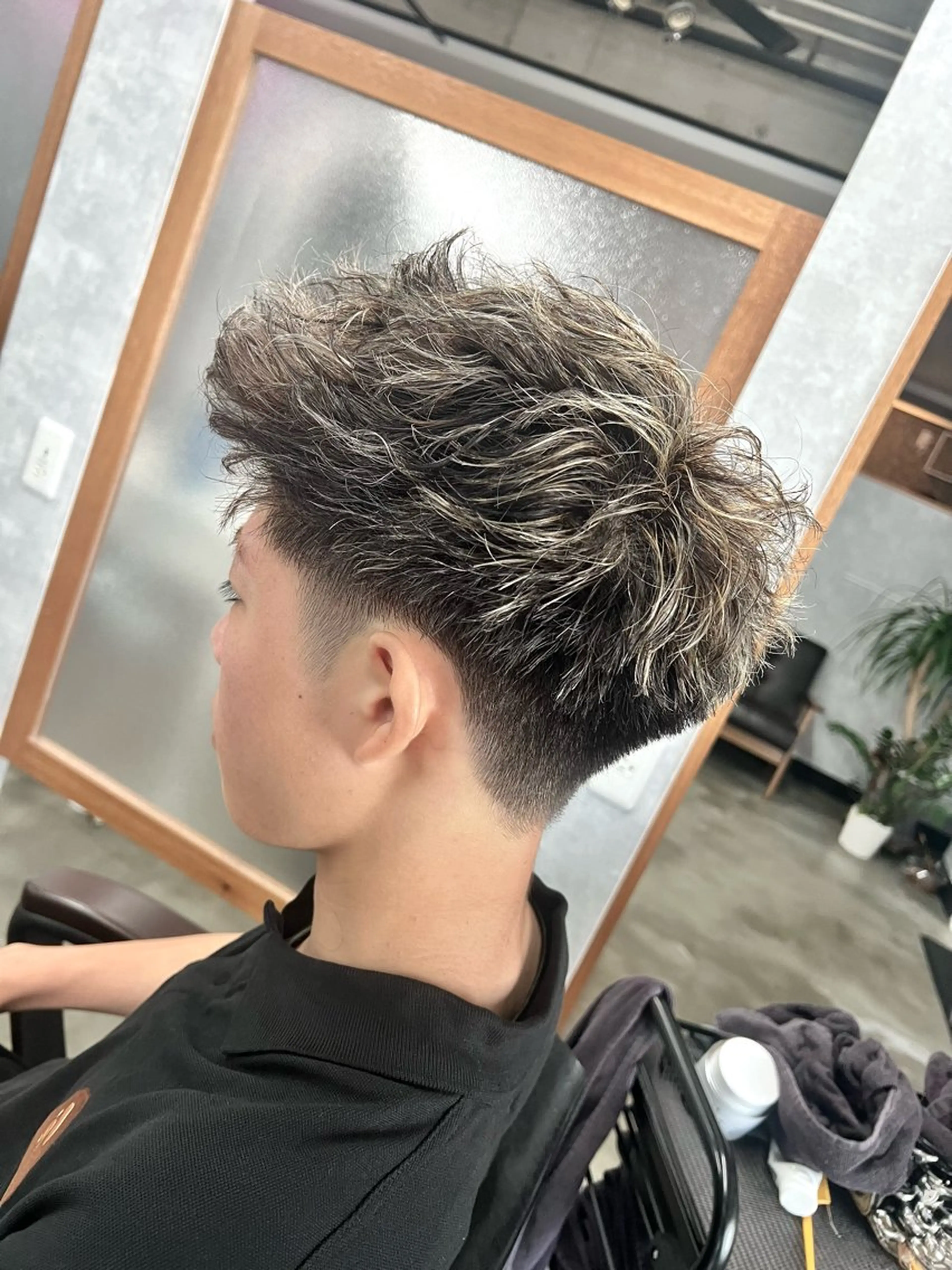 ショート カラー メンズ メンズハイライト メンズメッシュ モヒカン メンズパーマ メンズツイストパーマ カット ヘアカラー Style Tのヘアスタイル