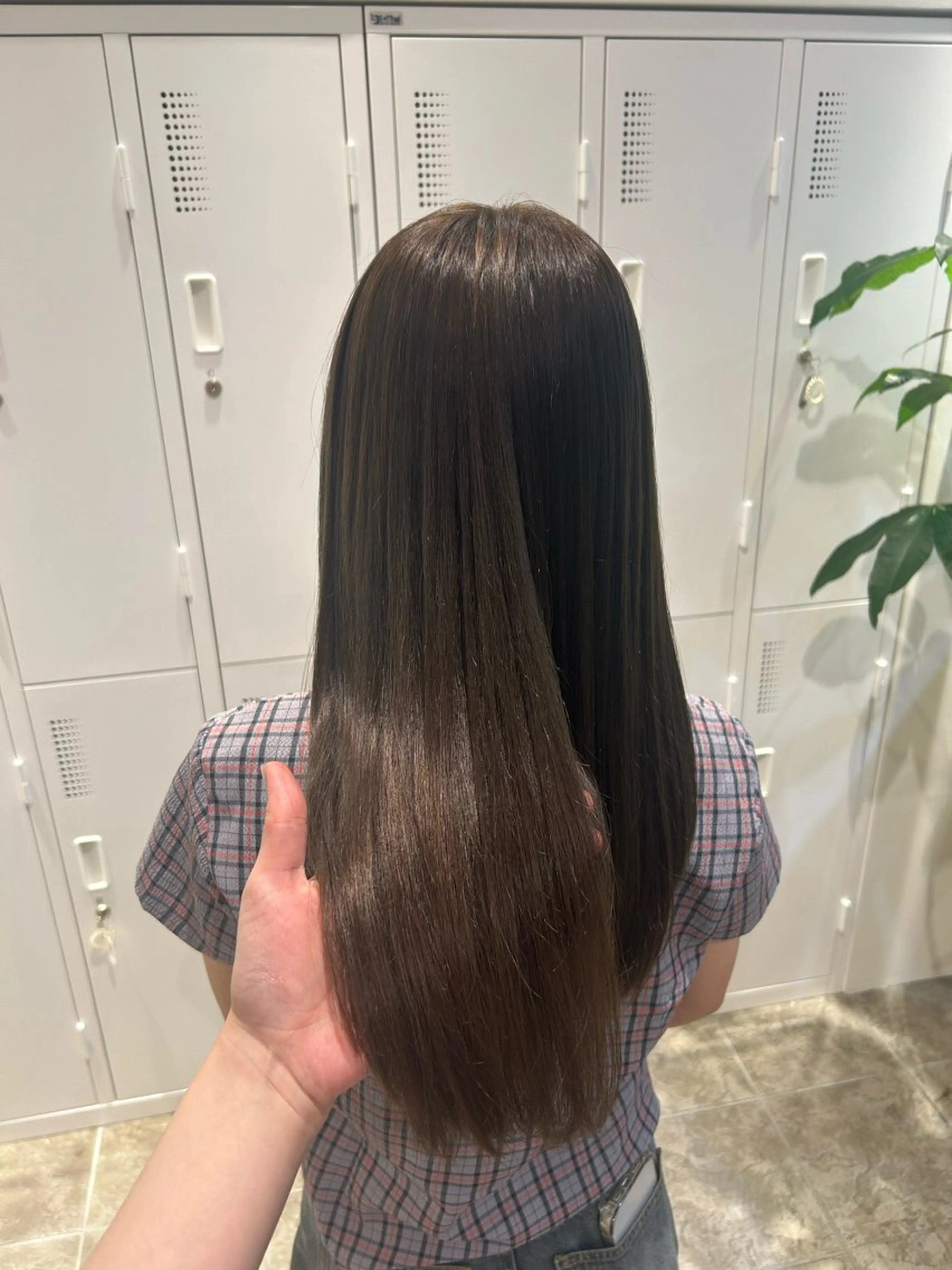 セミロング カラー アッシュ アッシュブラウン ブラウンカラー ヘアカラー LiEn hair’s BEAU group所属・青山 里帆のヘアスタイル