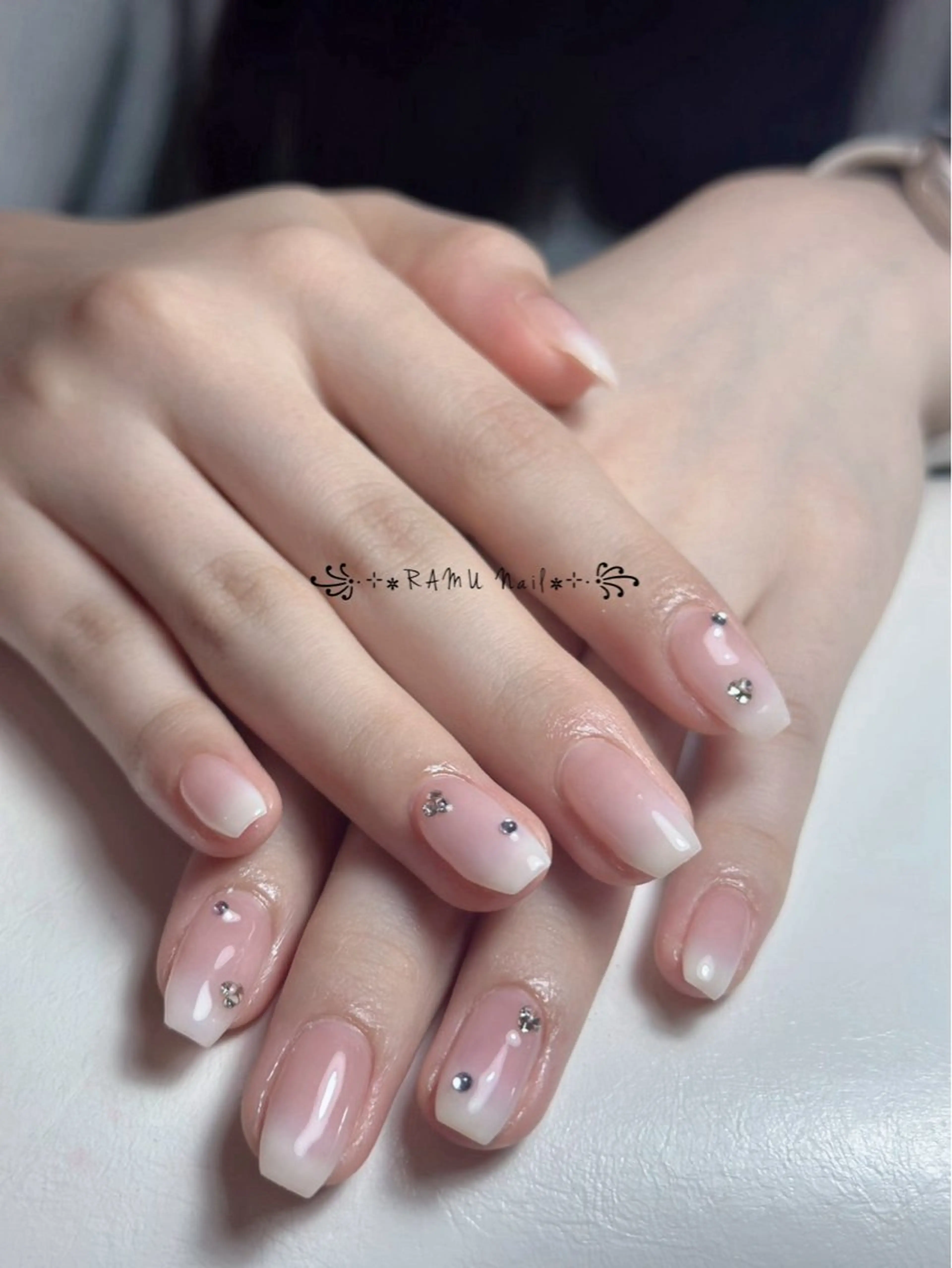 ネイル チークネイル フレンチネイル グラデーション キラキラネイル 韓国ネイル ハンドネイル RAMU Nail 恵比寿店のネイルデザイン