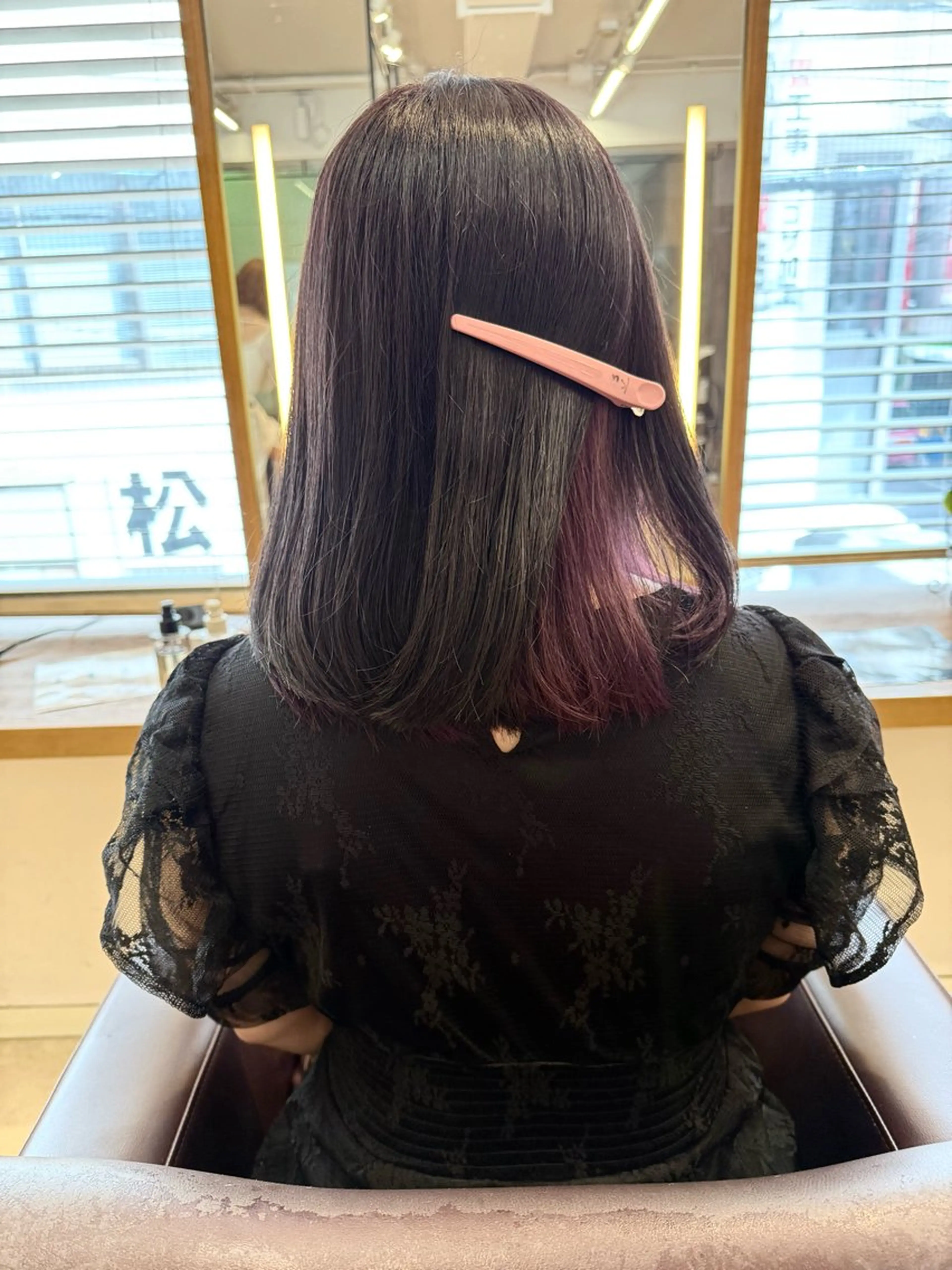 ミディアム カット ヘアカラー 艶カラー/ ストレート/くるみのヘアスタイル