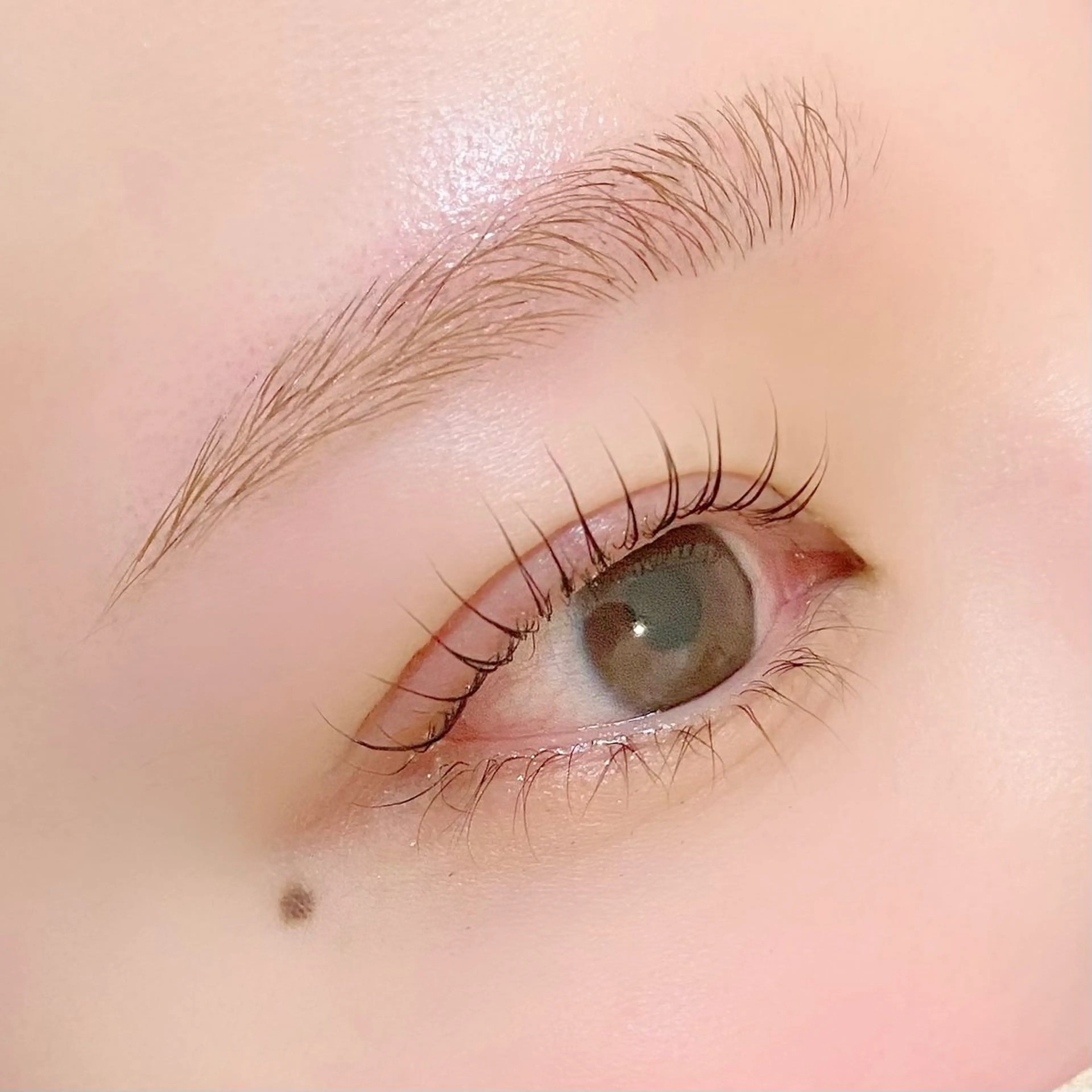 アイブロウ 眉毛ワックス脱毛 salon éclat所属・小笠原 佳歩のマツエク・マツパデザイン