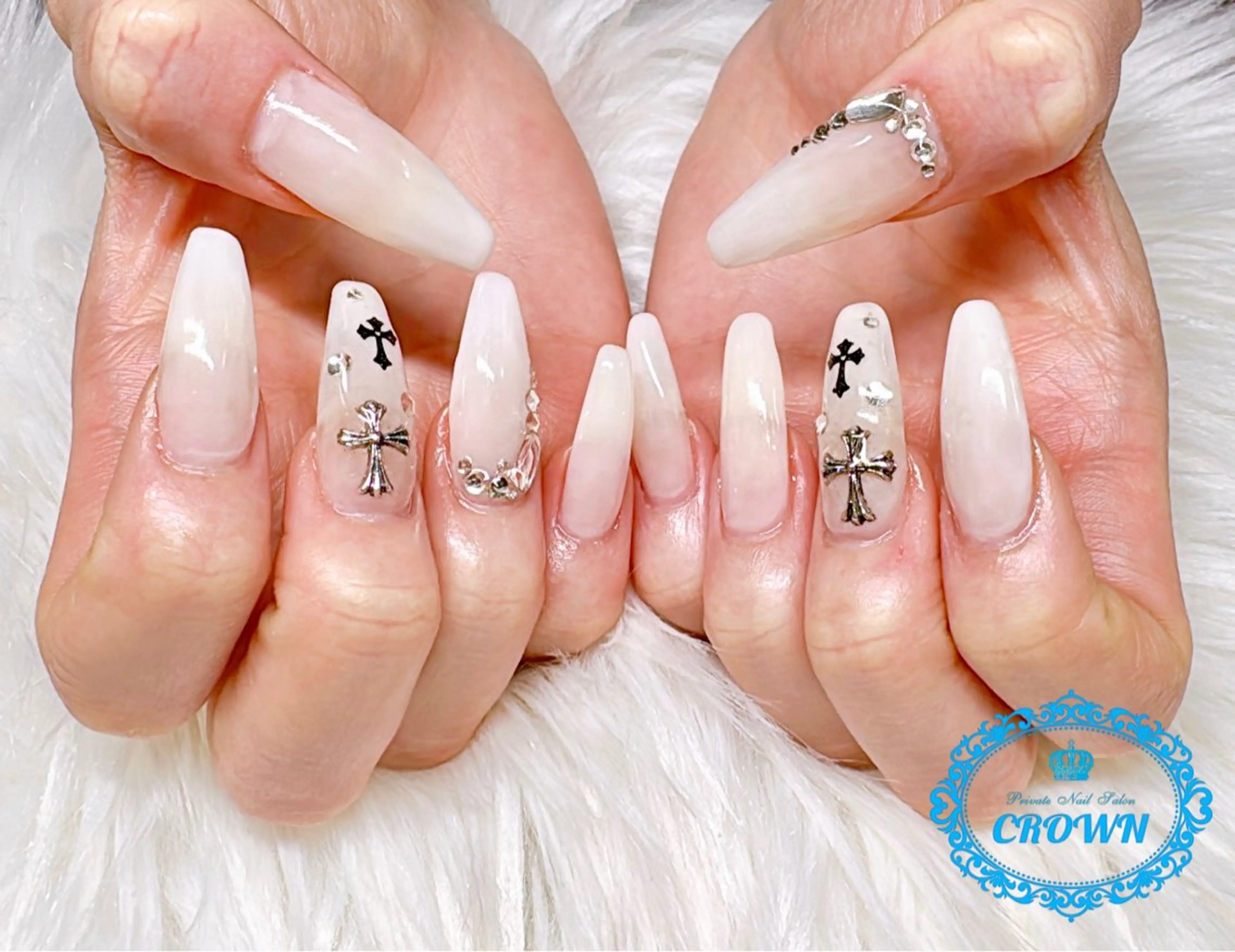 ネイル CROWN プライベートサロンのネイルデザイン
