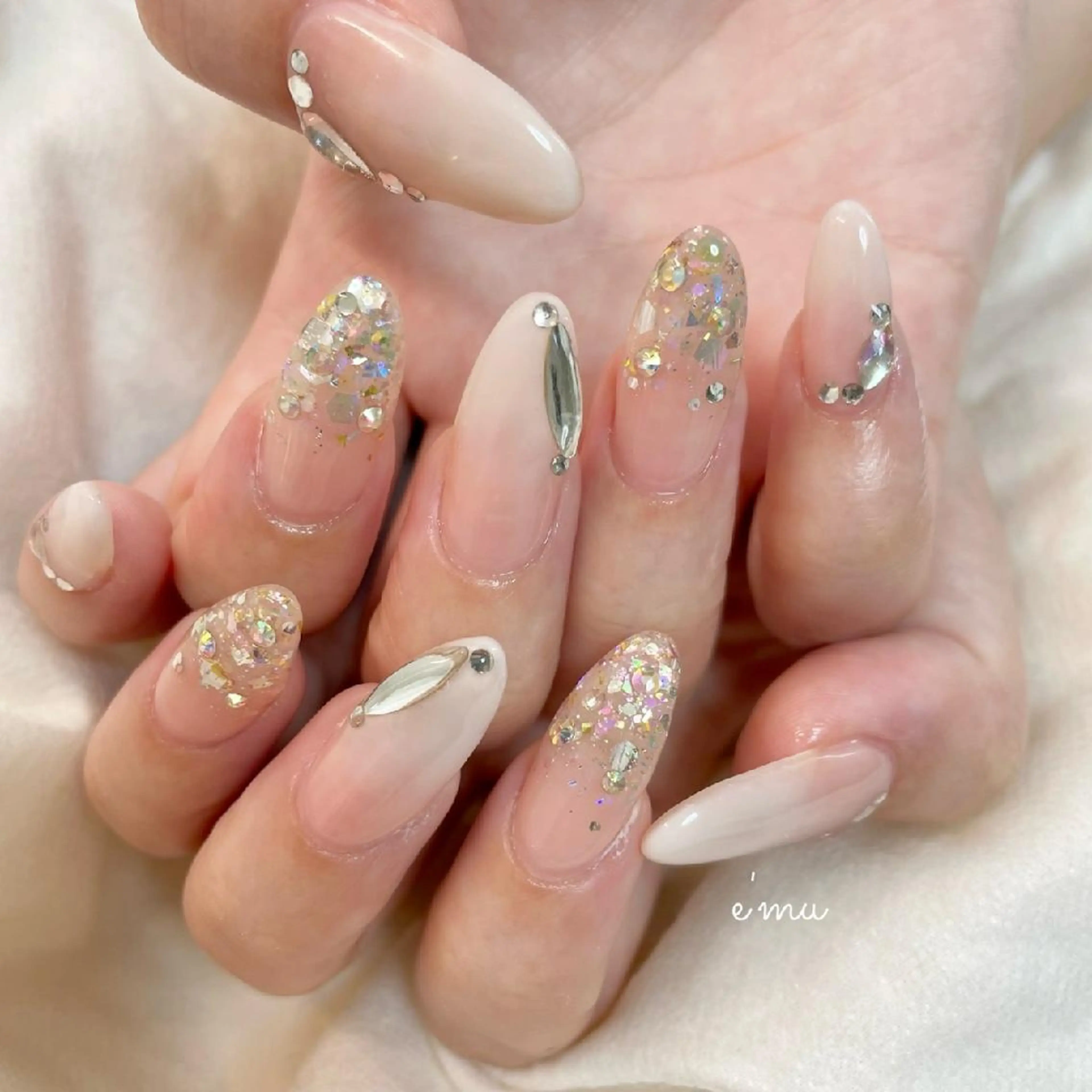 ネイル キラキラネイル 韓国ネイル nail salon e'mu💐のネイルデザイン