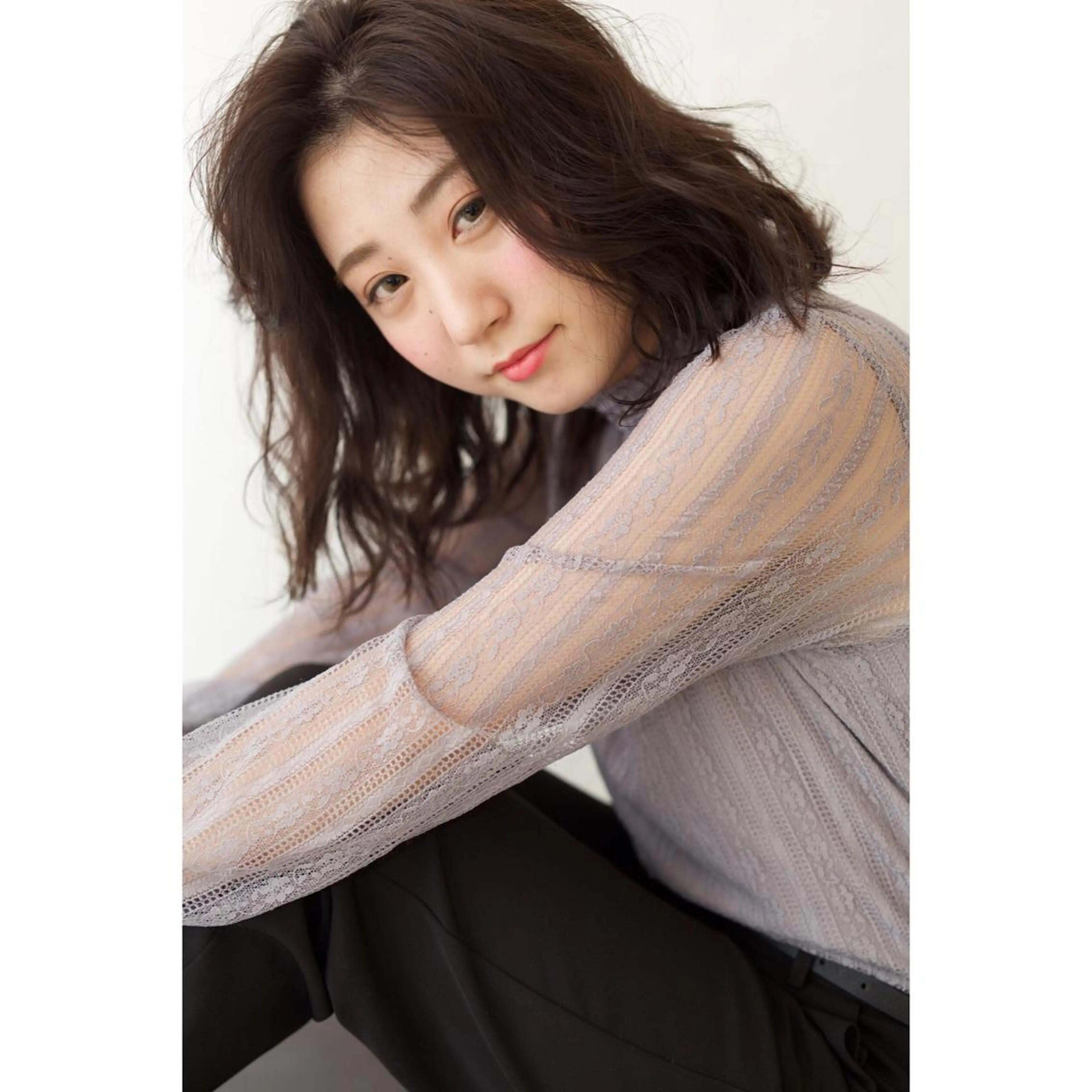 ミディアム カラー fio マナミのヘアスタイル