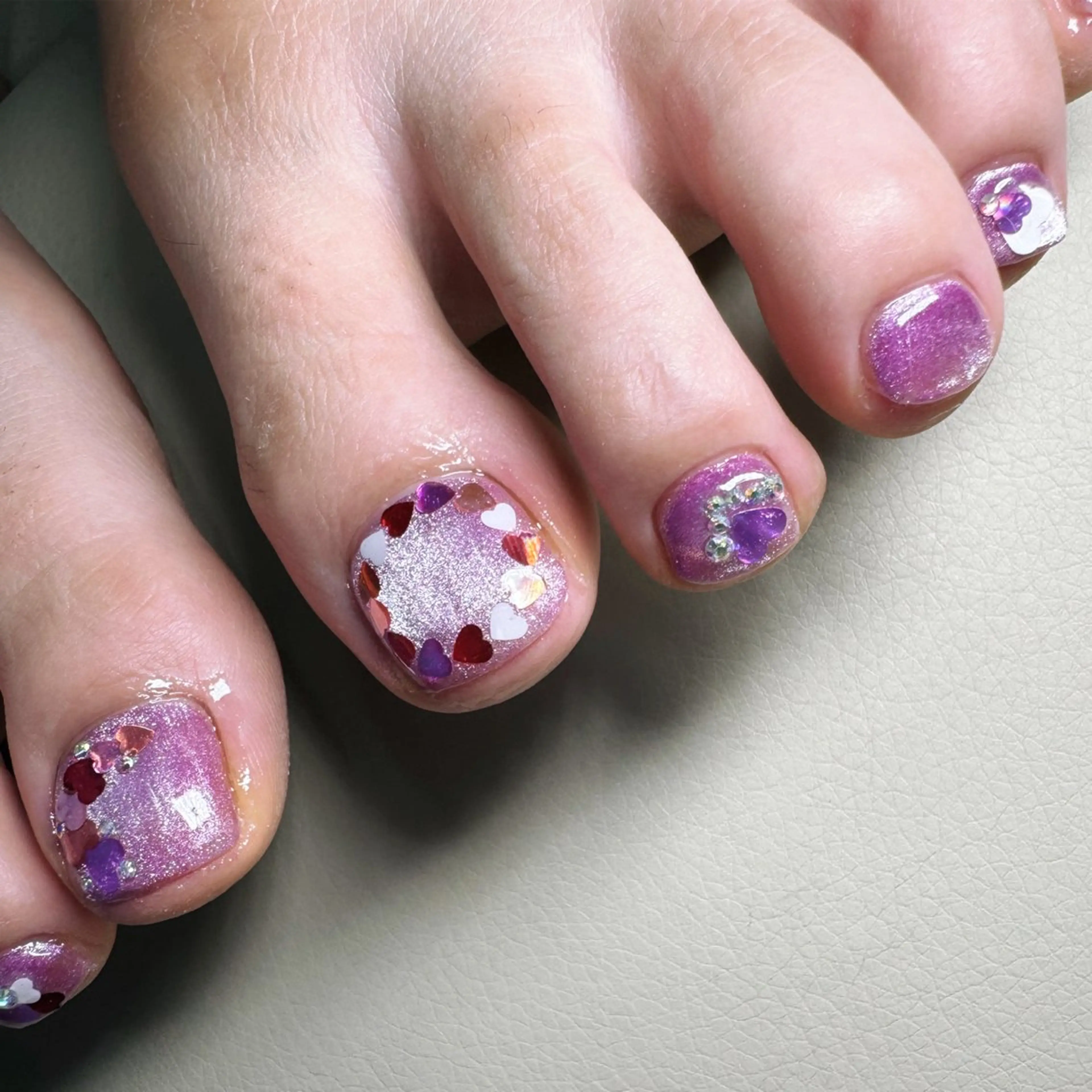 ネイル フットネイル ハート ピンク ハンドネイル フットネイル ハンドケア nail salon  AlgeTy所属・✴︎:.｡. MAKI.｡.:✴︎のネイルデザイン