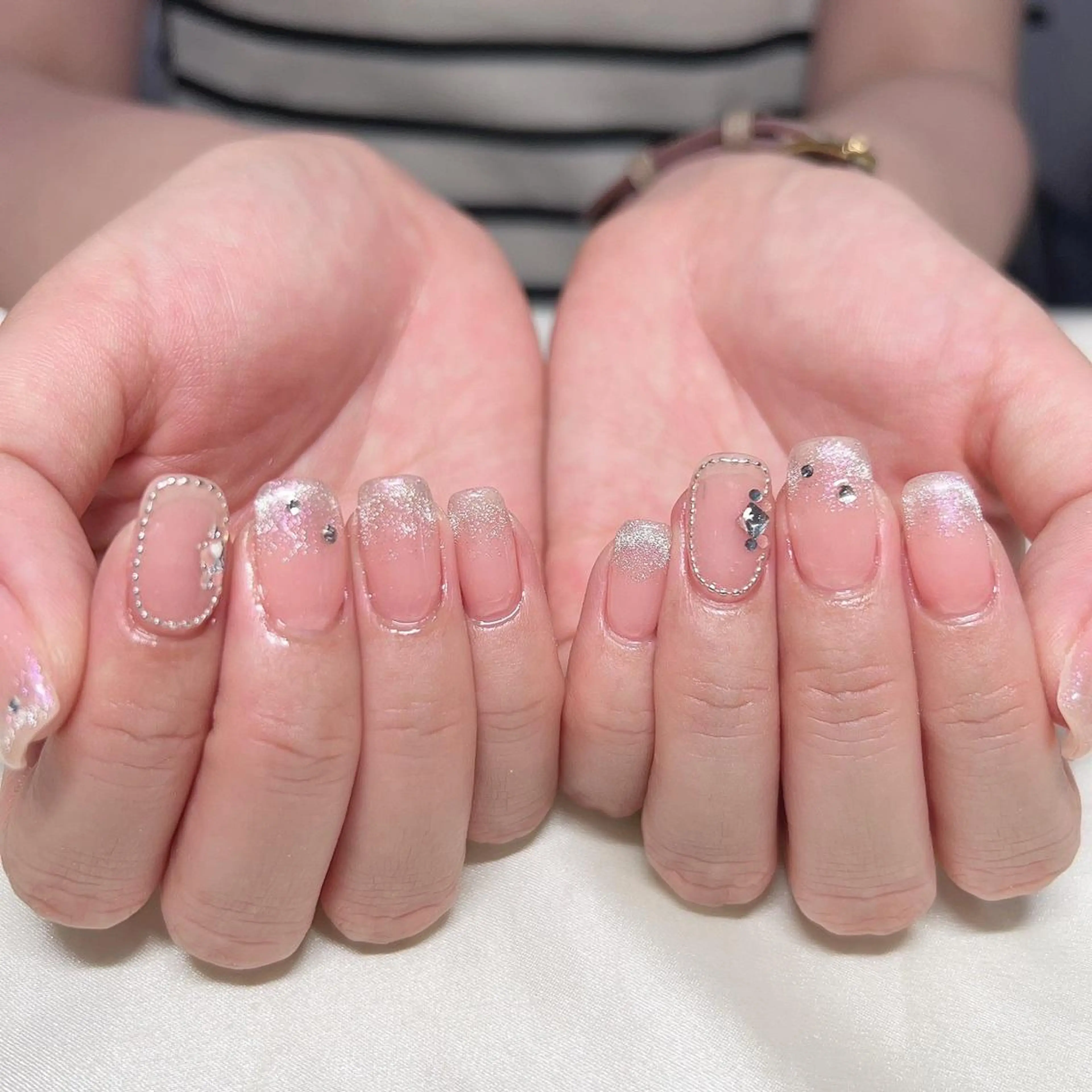 ネイル マツエク・マツパ アイブロウ 眉カラー 韓国風マツエク パリジェンヌラッシュリフト まつげパーマ ワンホンマツエク ハンドネイル Nail&eye Belire 新宿のネイルデザイン