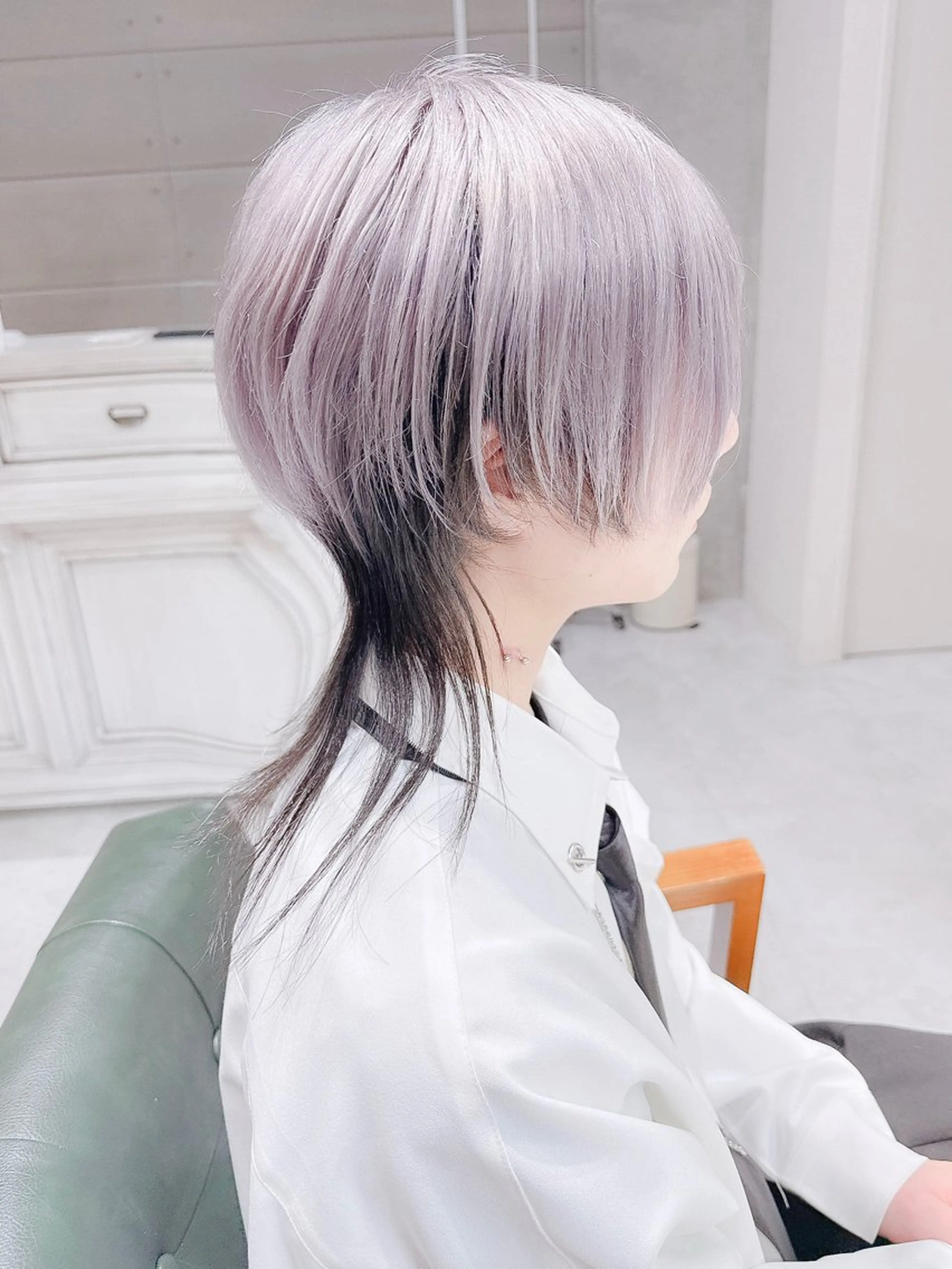 ミディアム カラー ヘアアレンジ インナーカラー シルバー ホワイトシルバー 𝐑𝐈𝐍𝐊𝐀 🌷のヘアスタイル