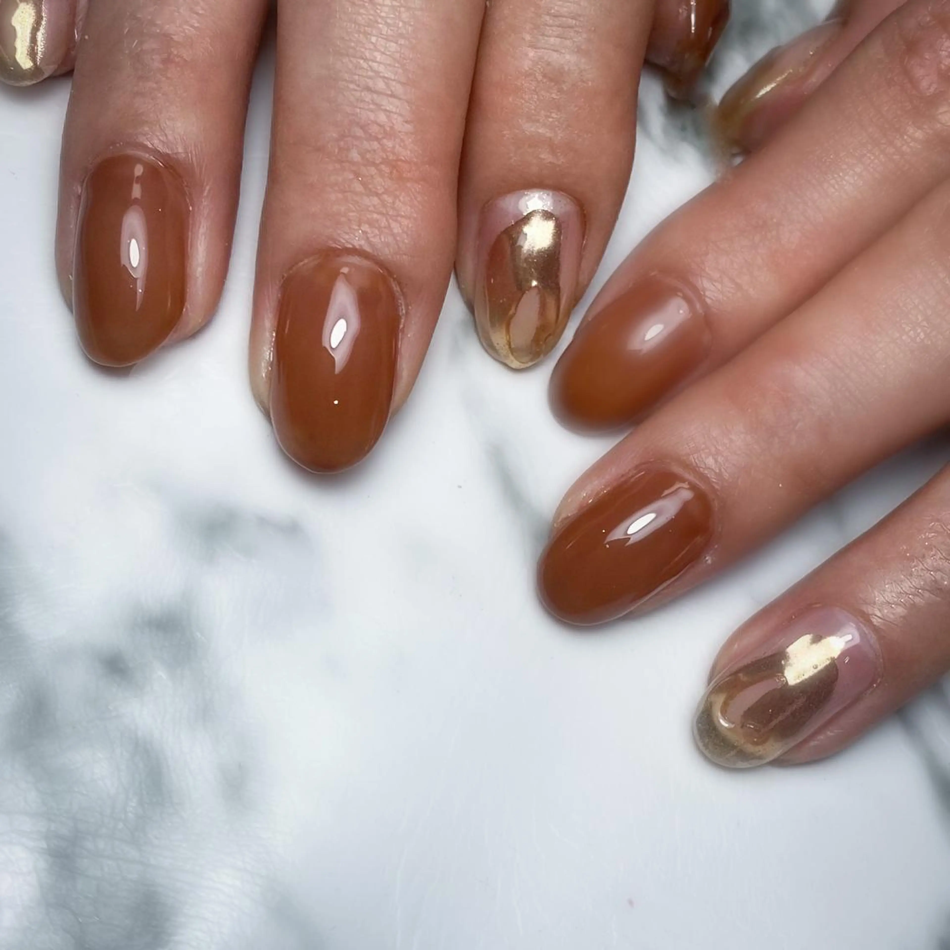 ミディアム ネイル 赤色 シンプルネイル ハンドネイル &.nail/ ニュアンス/持込み可のネイルデザイン