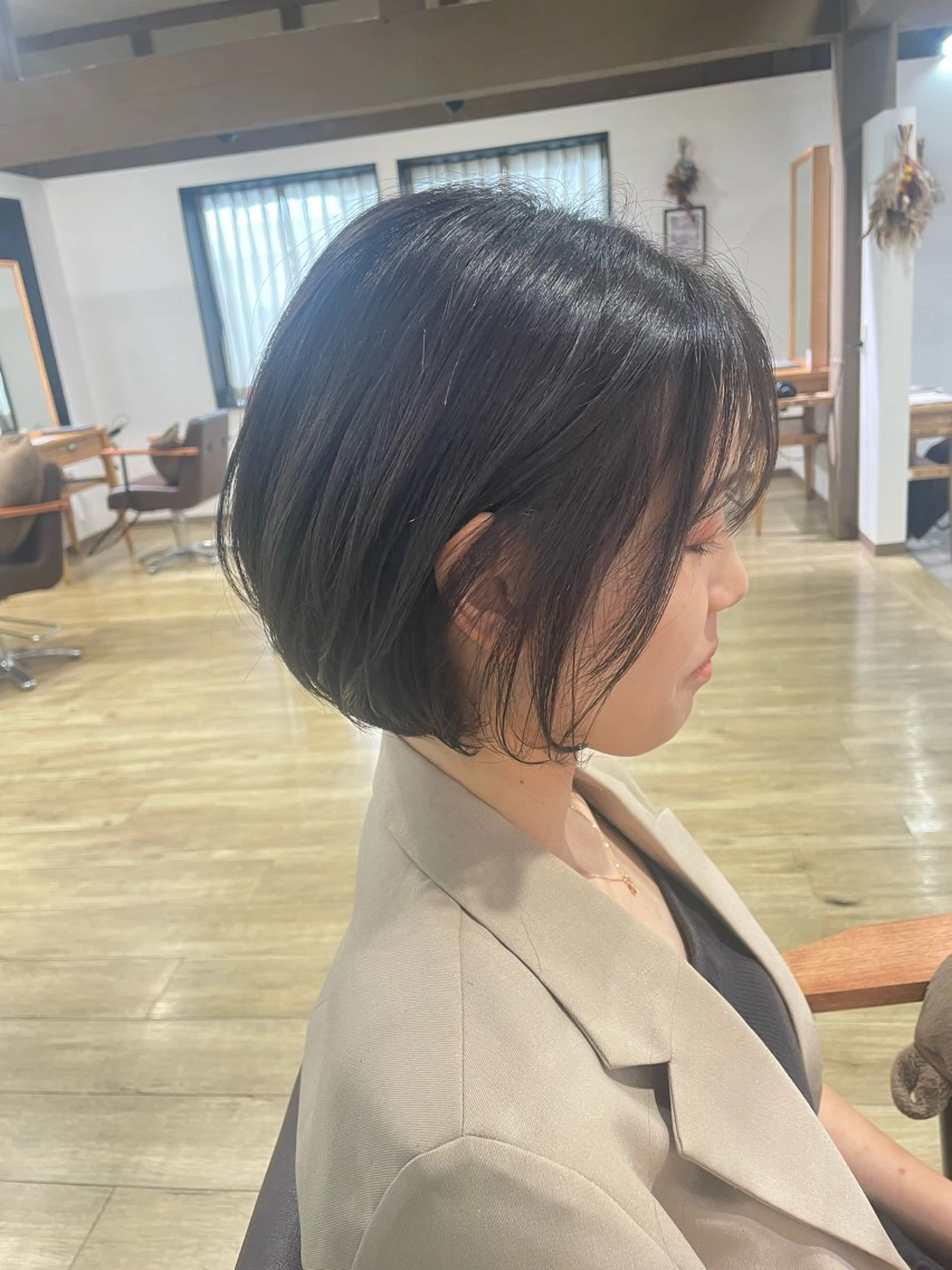 ショート カラー オリーブグレー ボブ カット ヘアカラー トリートメント 木村 真知子のヘアスタイル