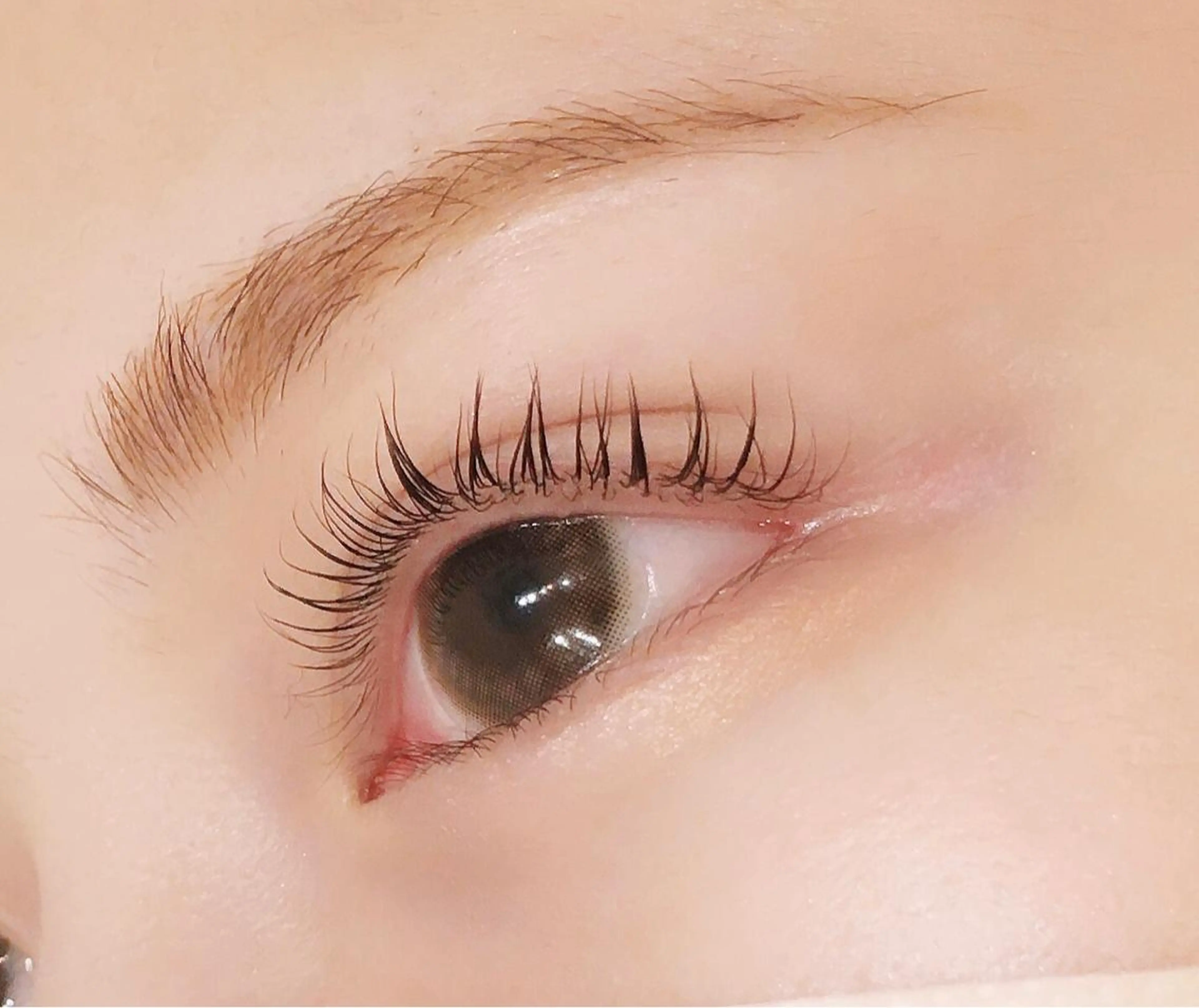 ネイル マツエク・マツパ アイブロウ ネイル&アイ　QUEEN&CRIMSON所属・眉WAX/ピーリング ホワイトニングの眉毛・アイブロウイメージ