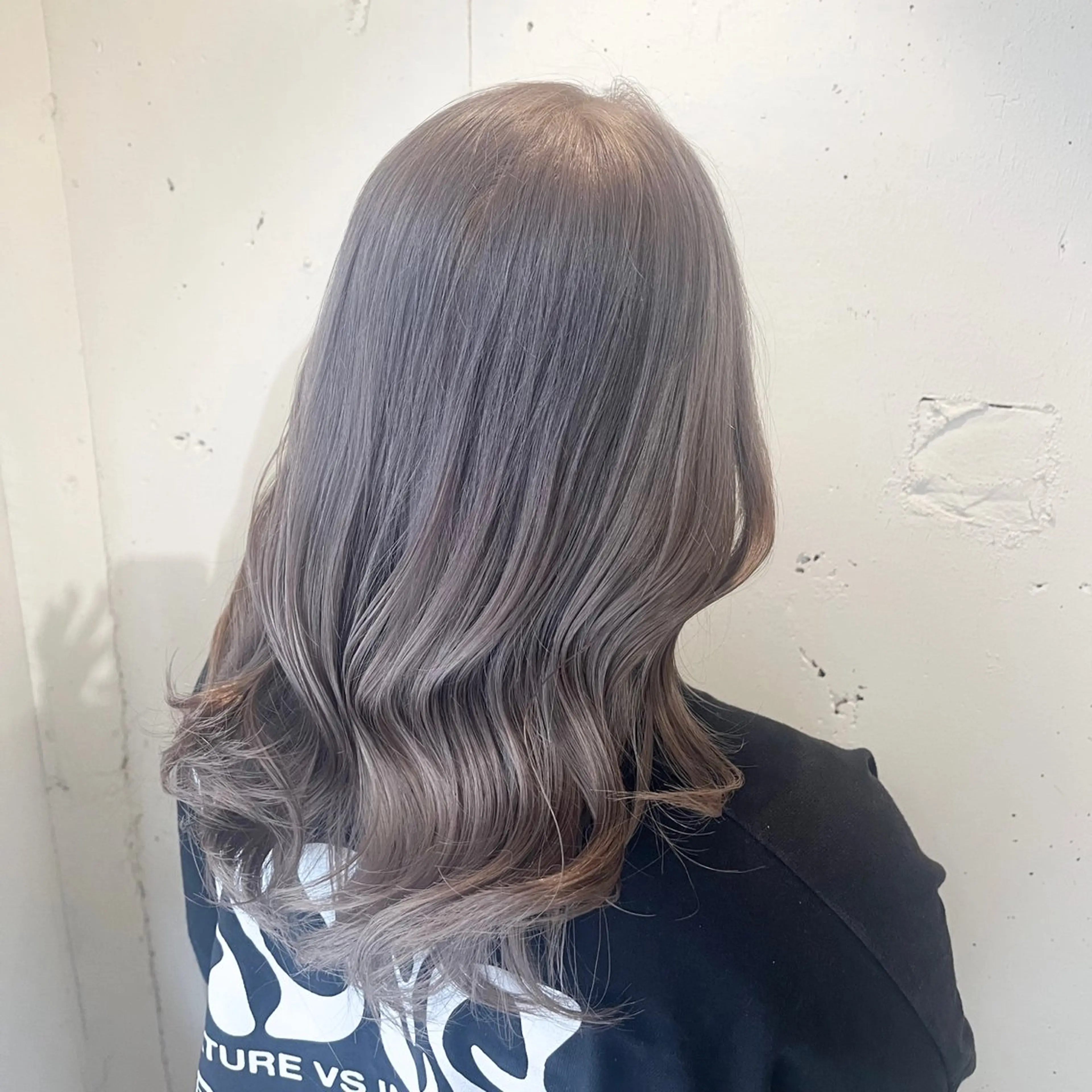 セミロング カラー ダブルカラー グレージュ さとう ちほみ🐼のヘアスタイル