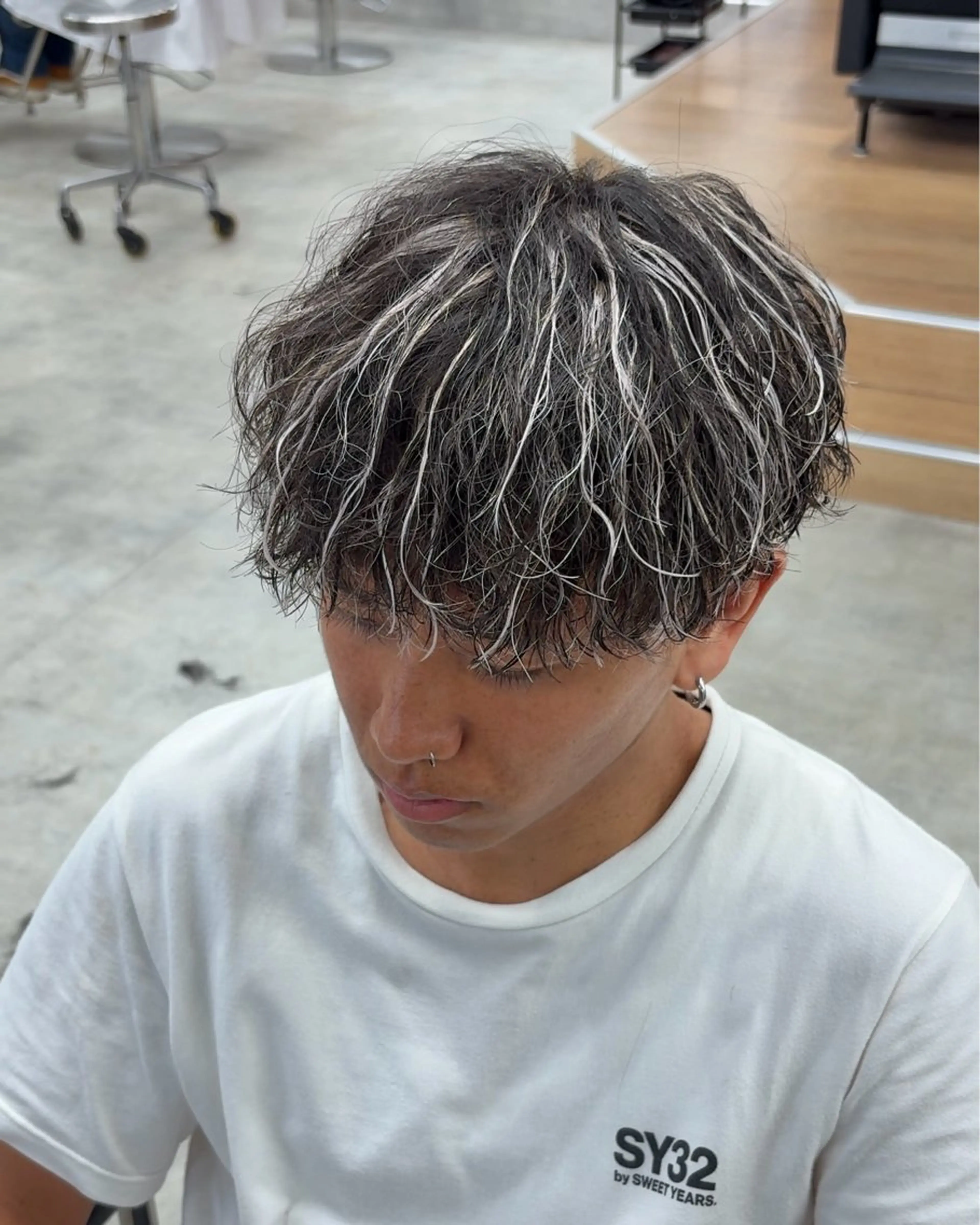 ショート カラー パーマ メンズ メンズハイライト メンズメッシュ メンズパーマ ハイライトカラー メッシュ カット ヘアカラー メンズパーマ/ 新潟駅/佐藤裕のヘアスタイル