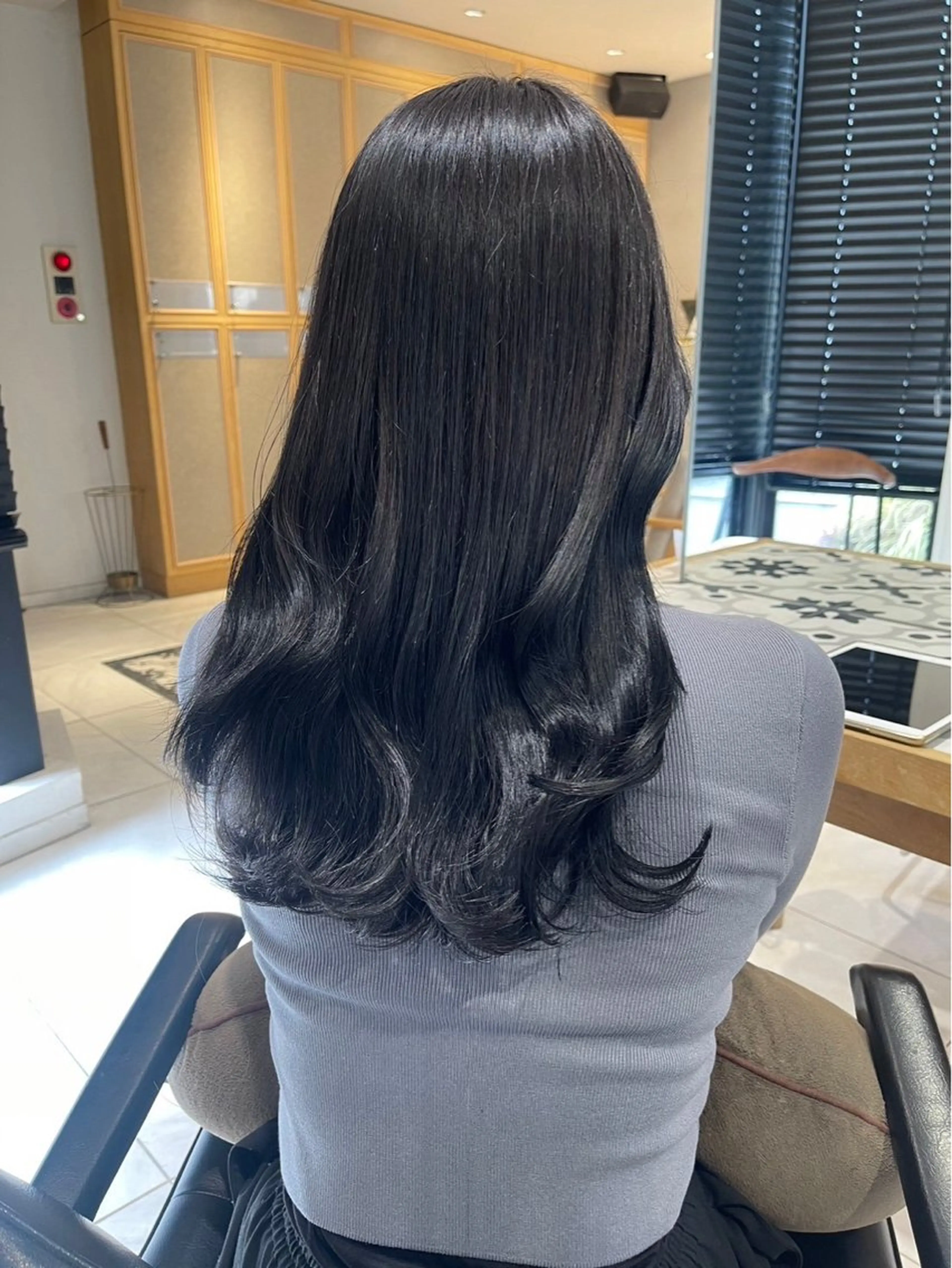 ロング 暗髪🐈⬛艶髪☔︎ 愛弥のヘアスタイル