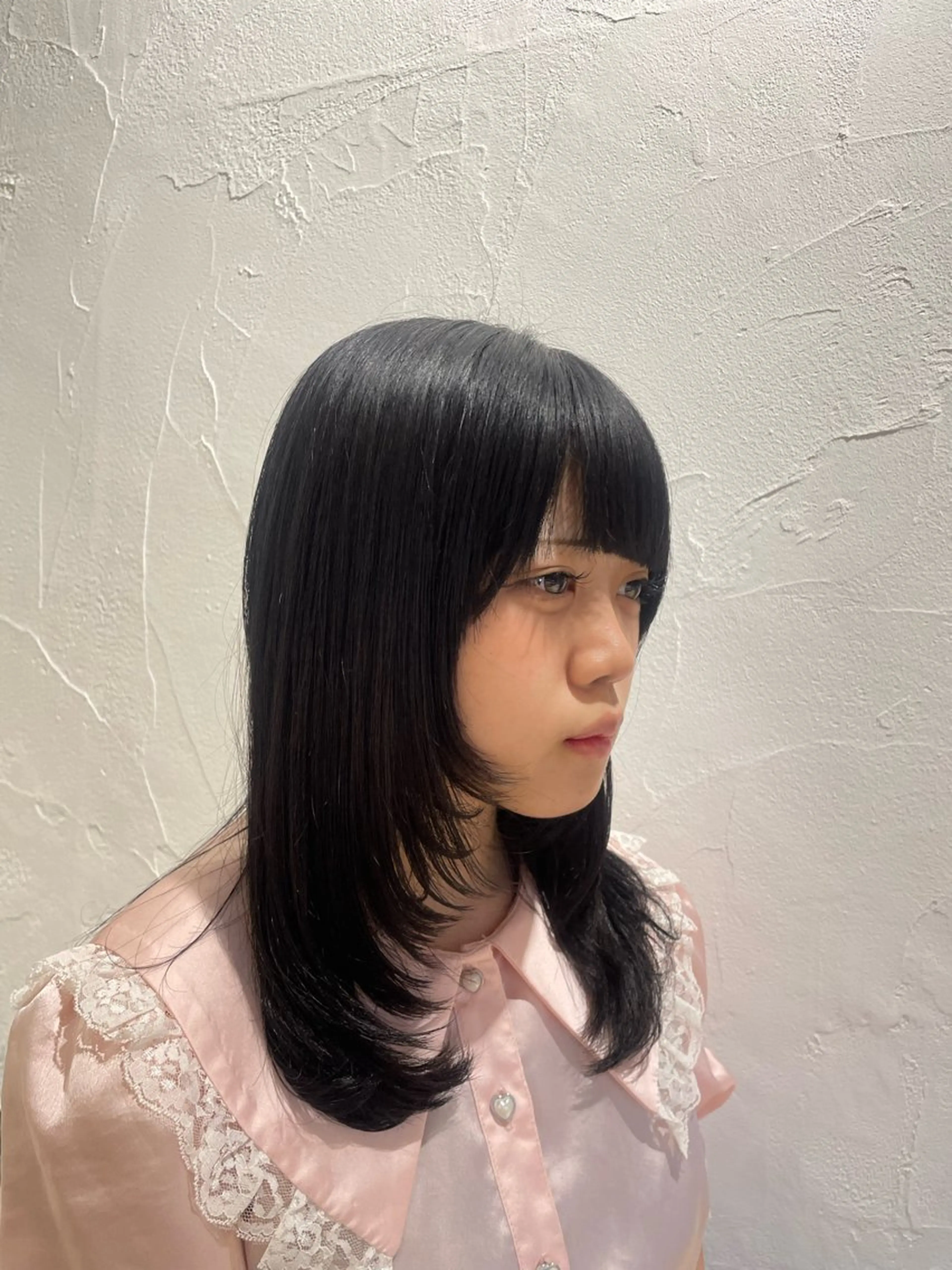 ミディアム 顔まわりレイヤー レイヤーカット カット ハイトーン/パーソナ ルカラー診断・ユキノのヘアスタイル