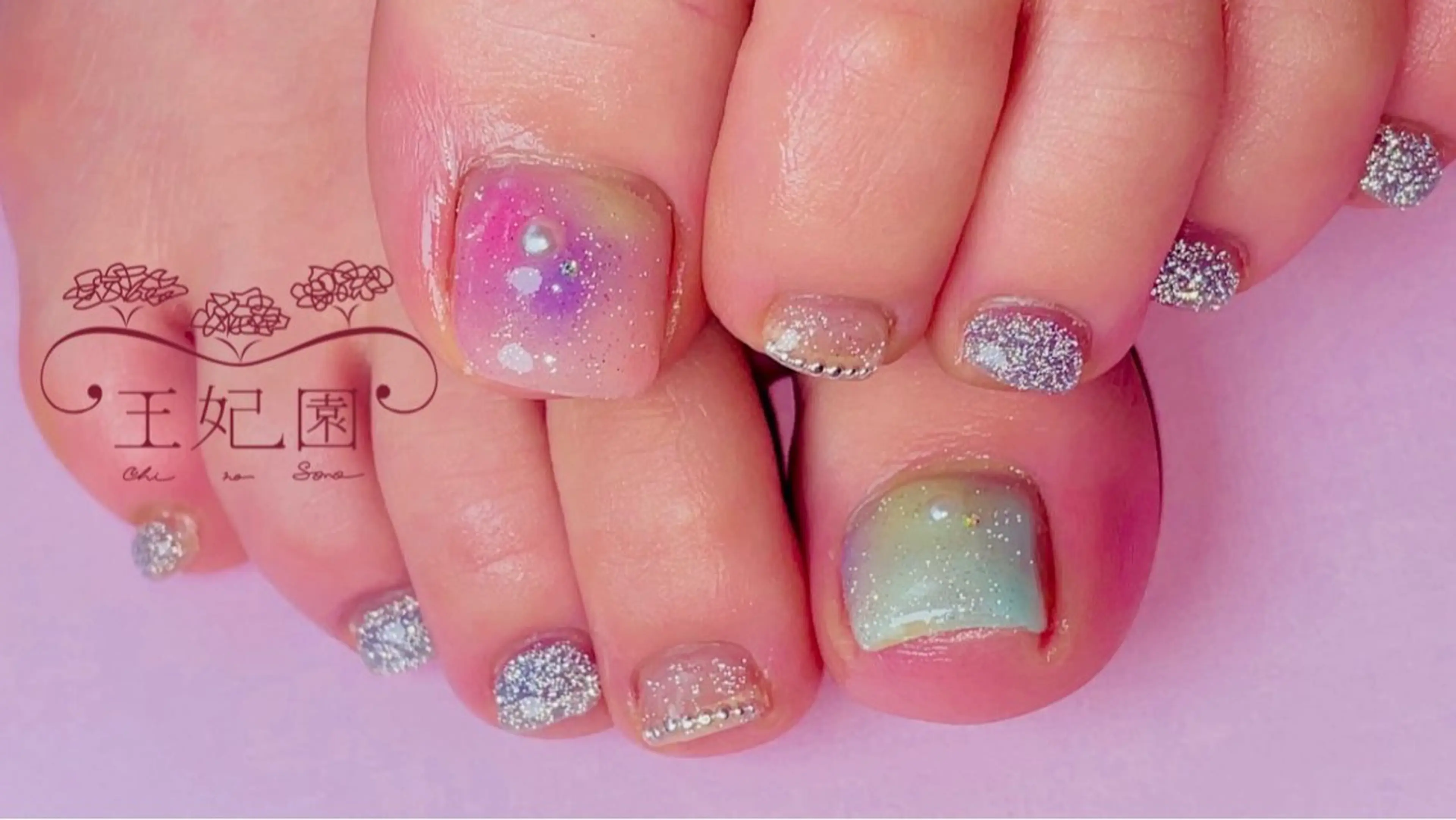 ネイル フットネイル ハート キラキラネイル ラメ(グリッター) マグネットネイル nail salon王妃の園所属・王妃の園 ohinosonoのネイルデザイン