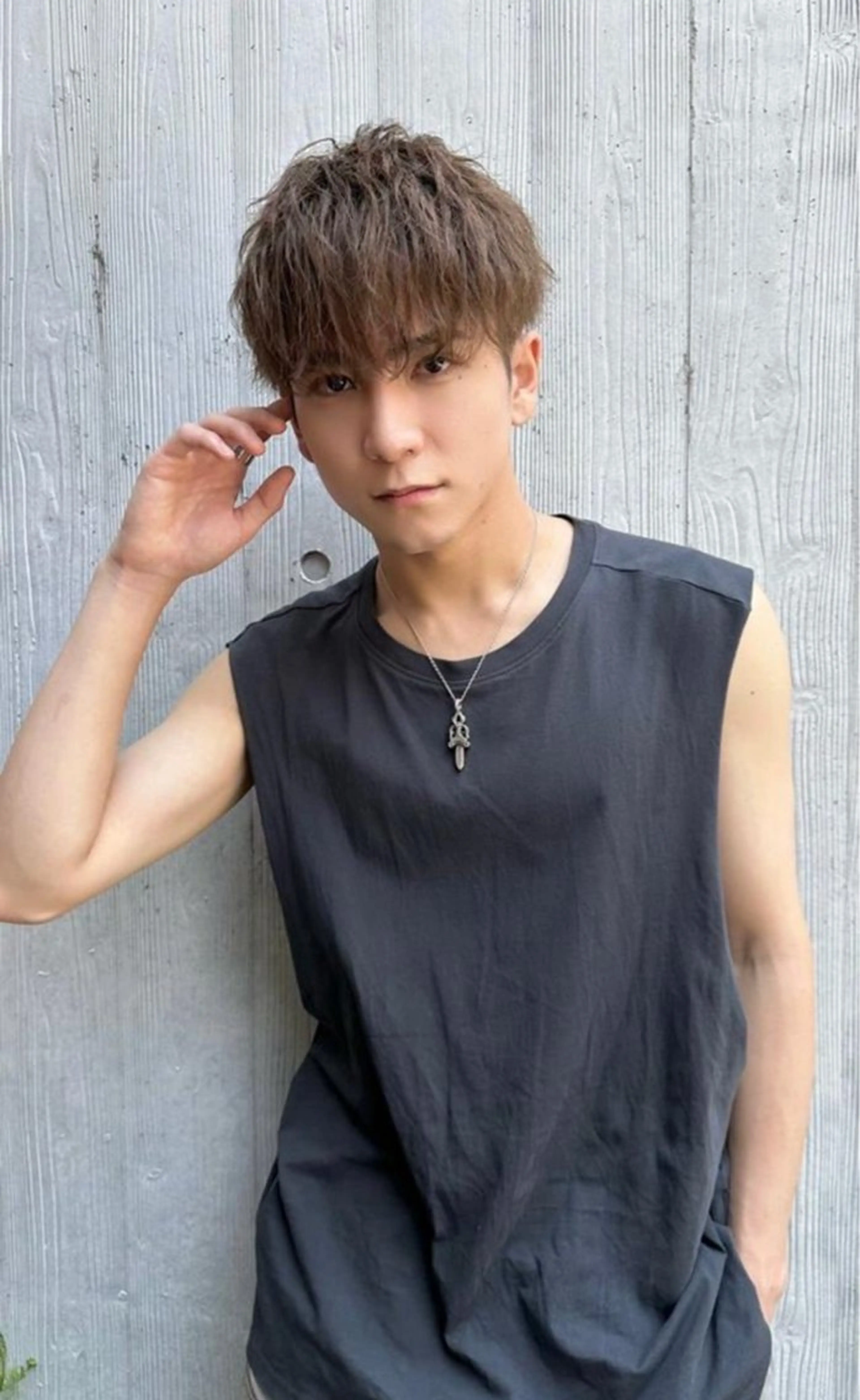 メンズ 韓国ヘア/ブリーチ無 しWカラー/オリーブのヘアスタイル