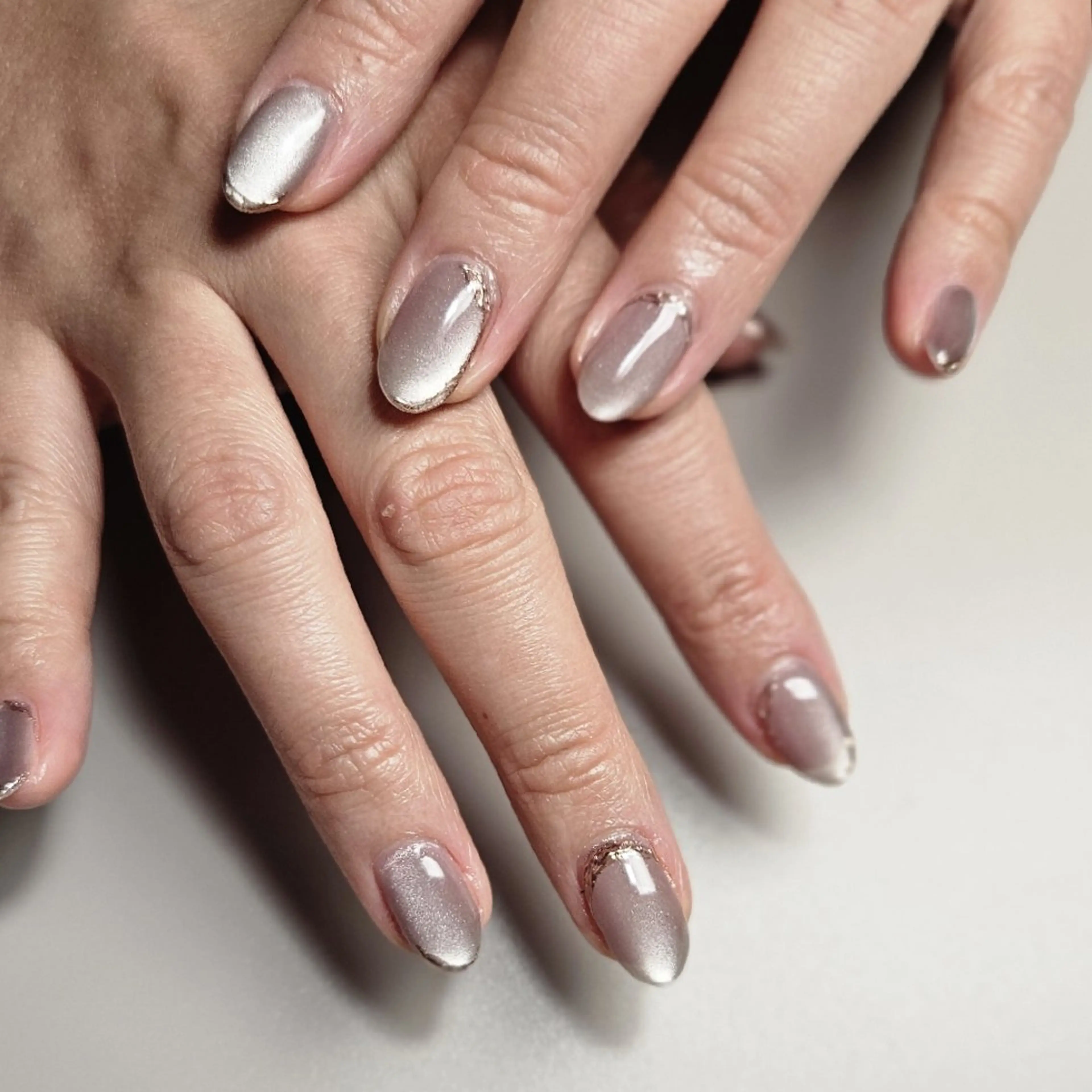 ネイル 氷ネイル・うるうるネイル マグネットネイル ラヴィアン ローズのネイルデザイン