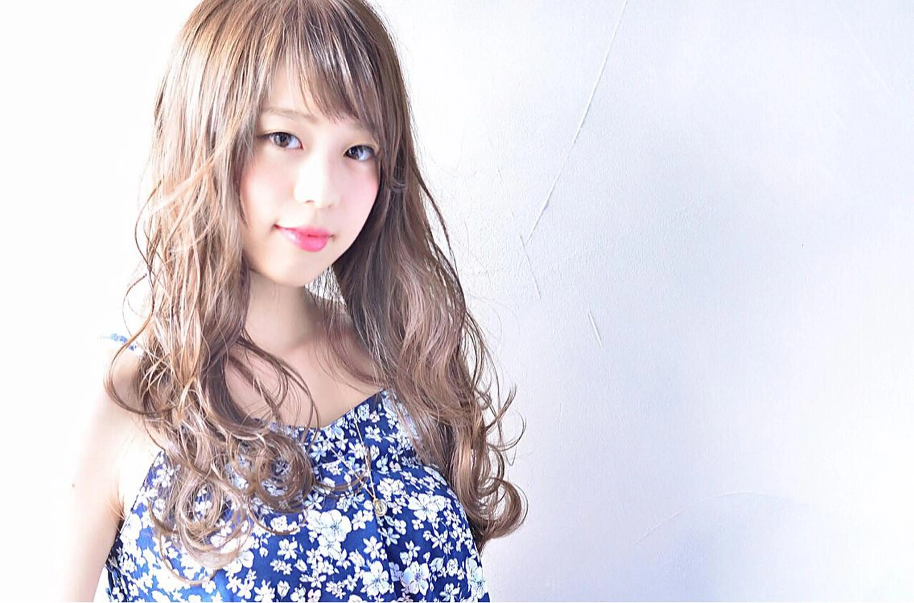 セミロング ロング カラー パーマ ヘアアレンジ アッシュ ブルーカラー ブルーアッシュ autre所属・大久保 ひでなりのヘアスタイル