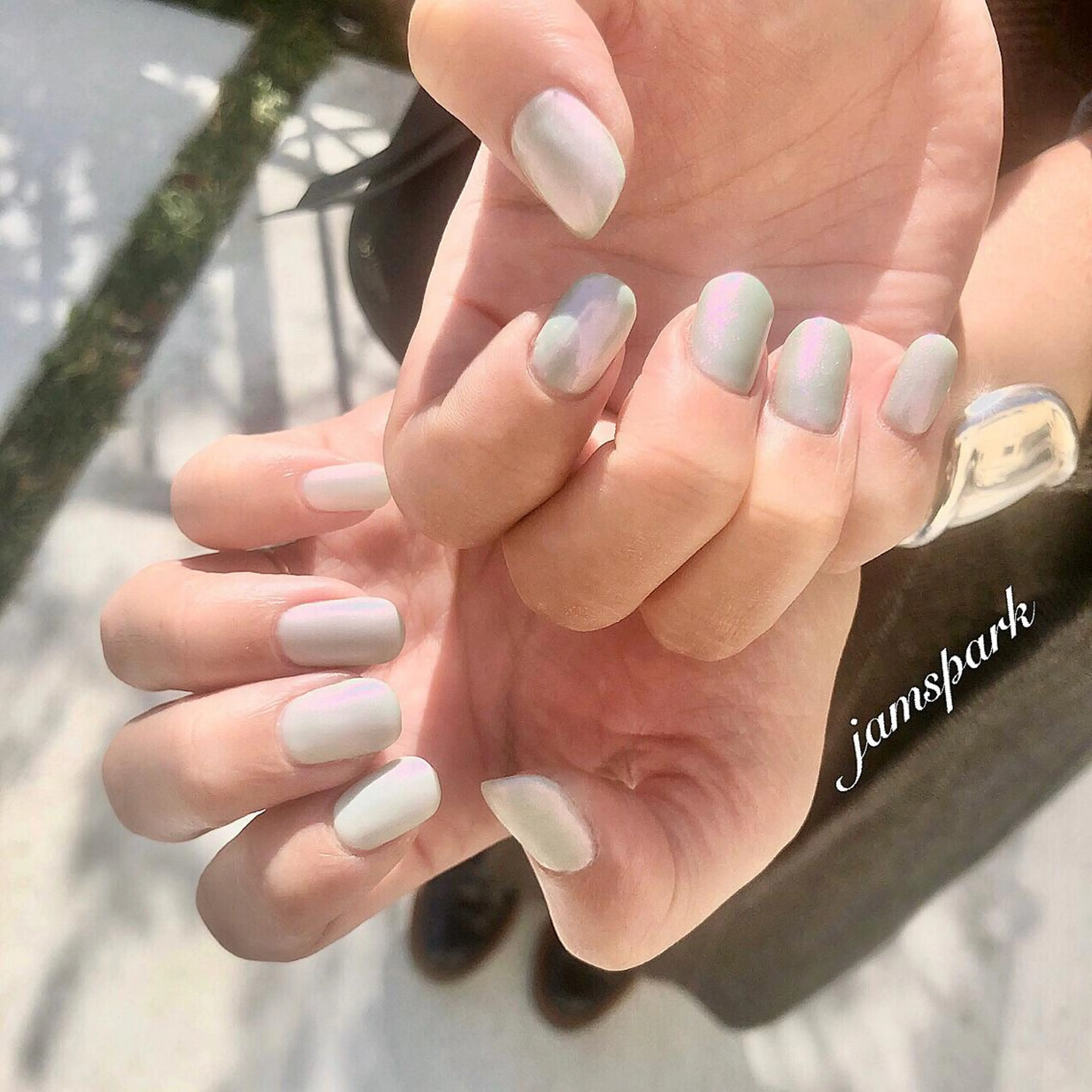 ネイル オーロラネイル ジェルネイル グリーン 夏ネイル ホワイト ハンドネイル フットネイル jamspark ✨のネイルデザイン