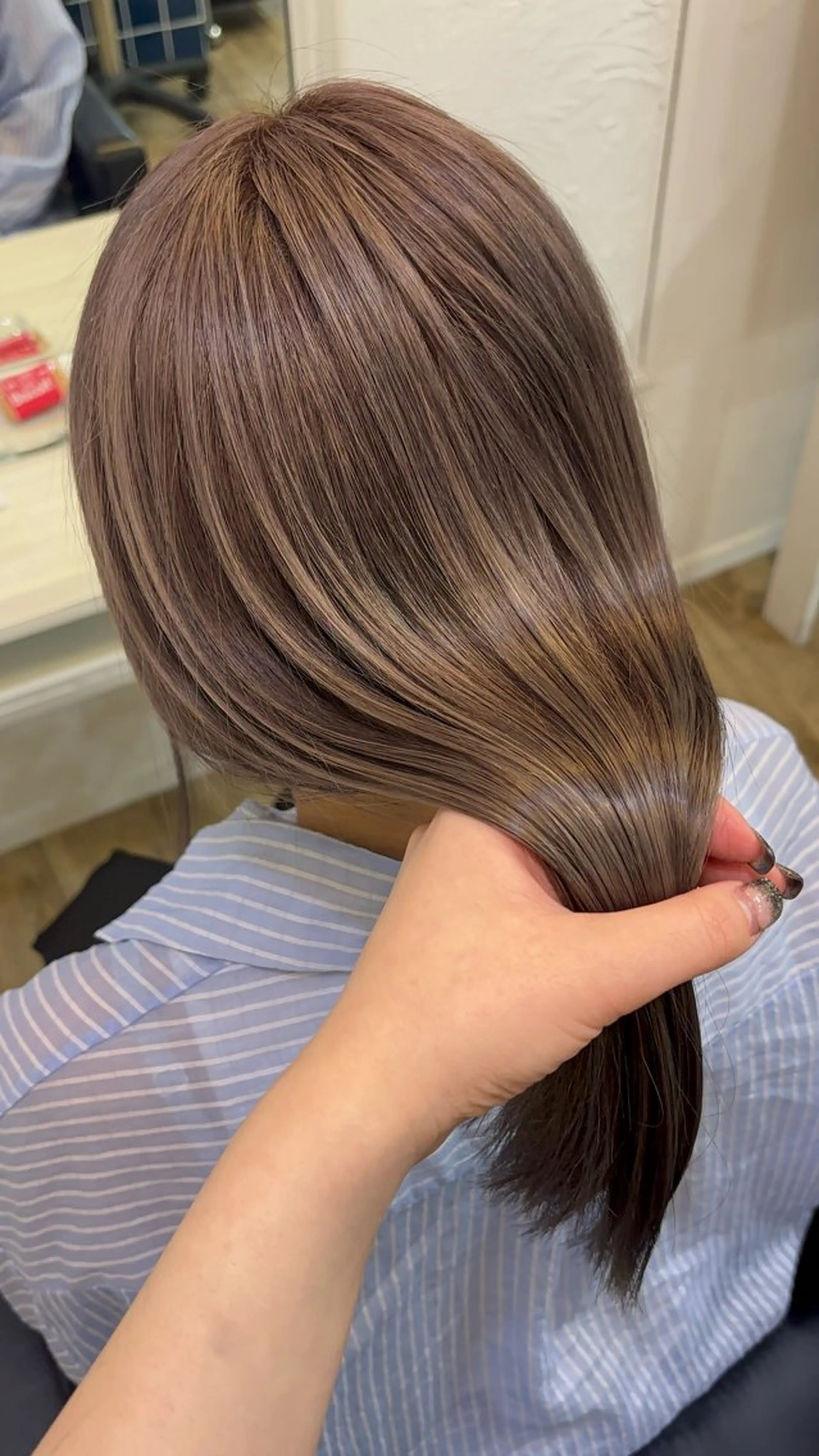 ロング シオン/艶髪/ 暗髪カラーのヘアスタイル