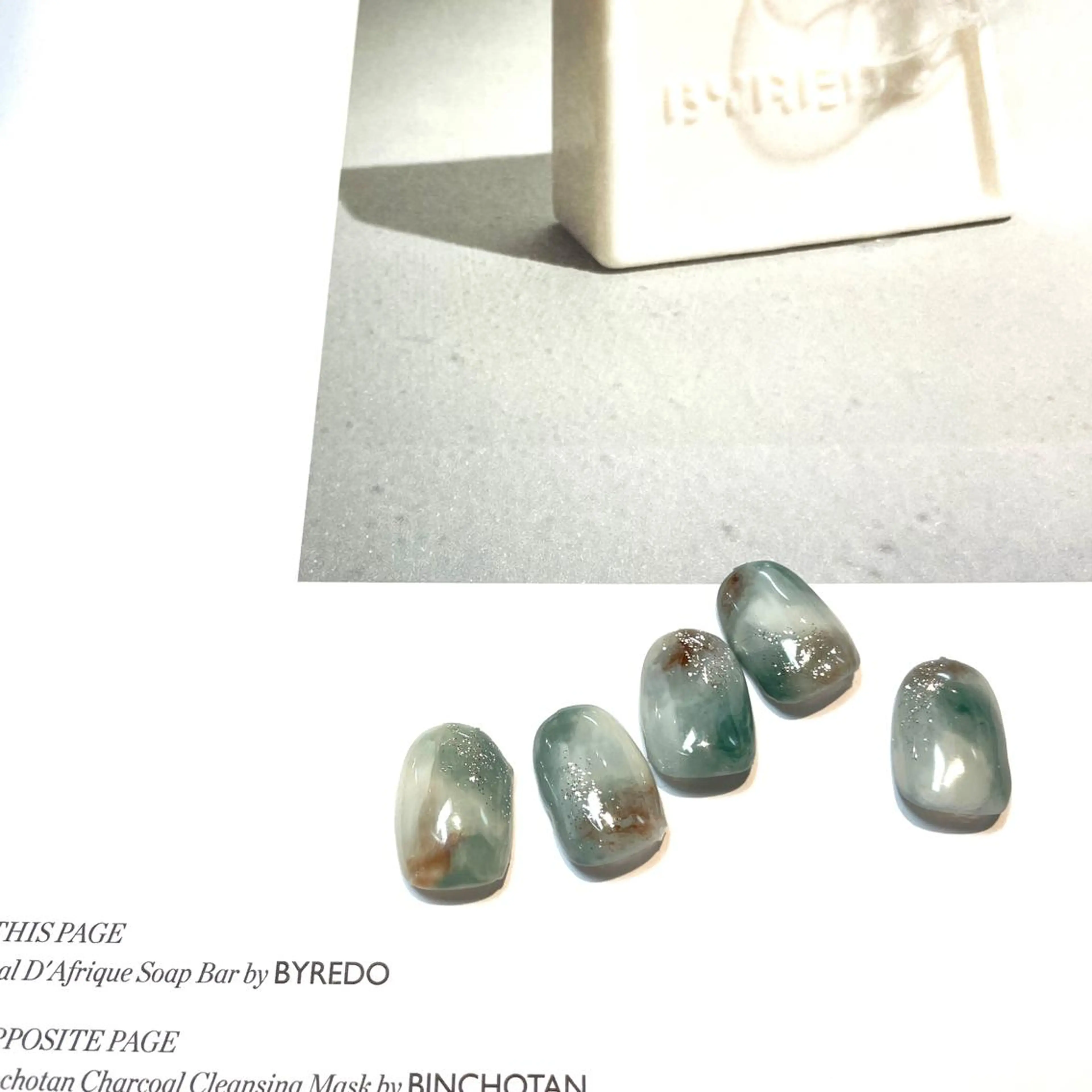 ネイル anyora nail salon所属・大人ワンホン キラキラ/Ayanoのネイルデザイン